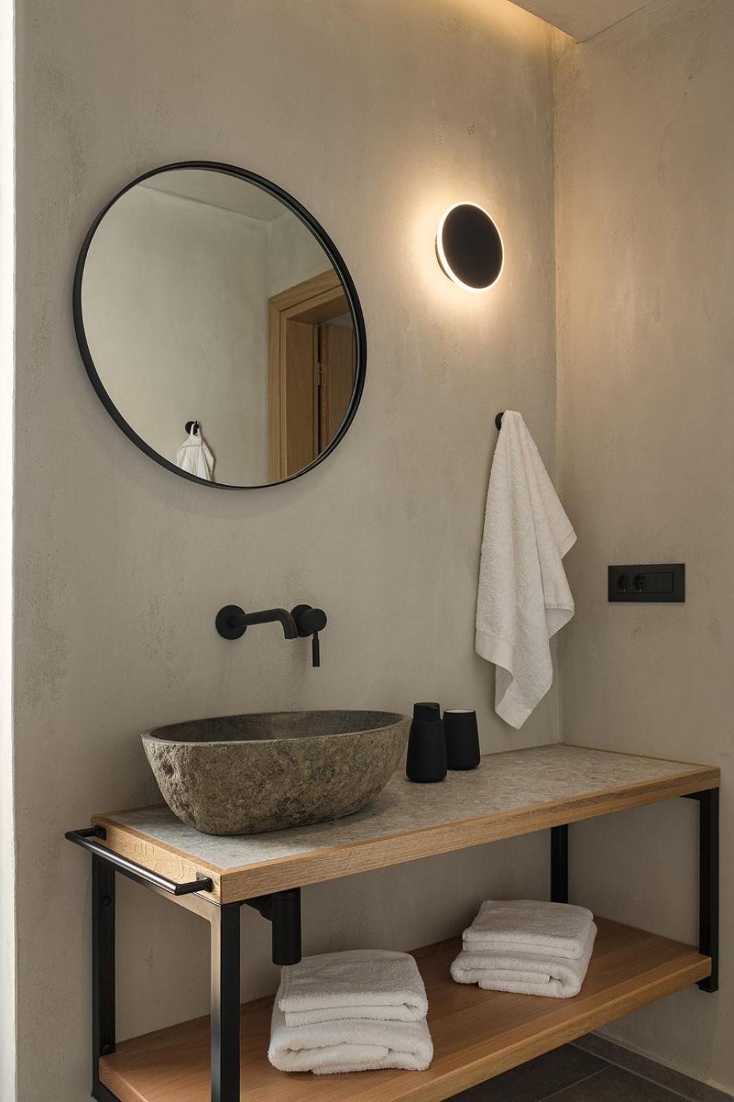 Monalia suites