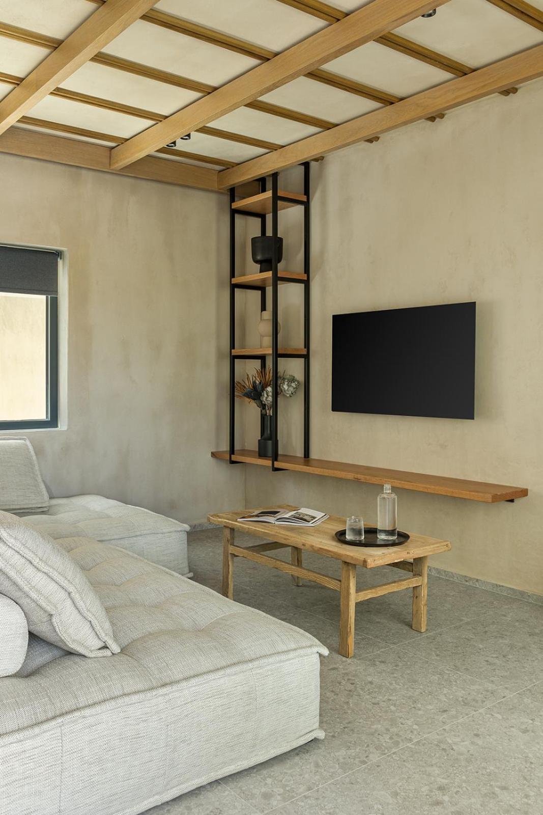 Monalia suites