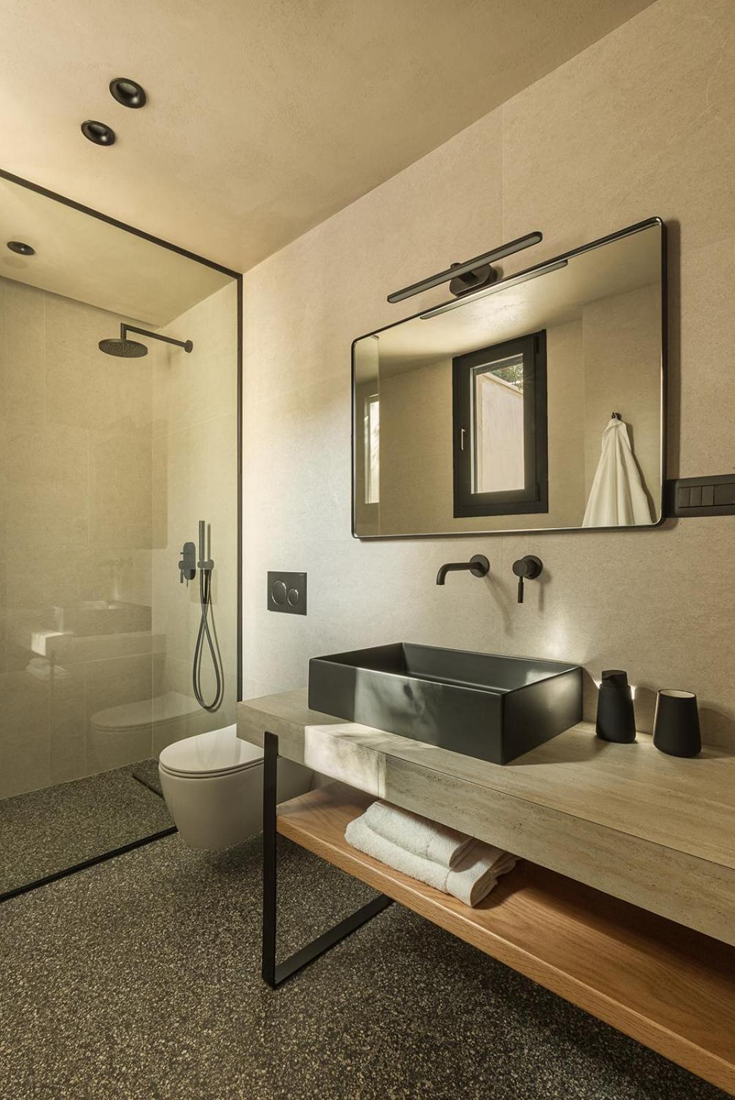 Monalia suites