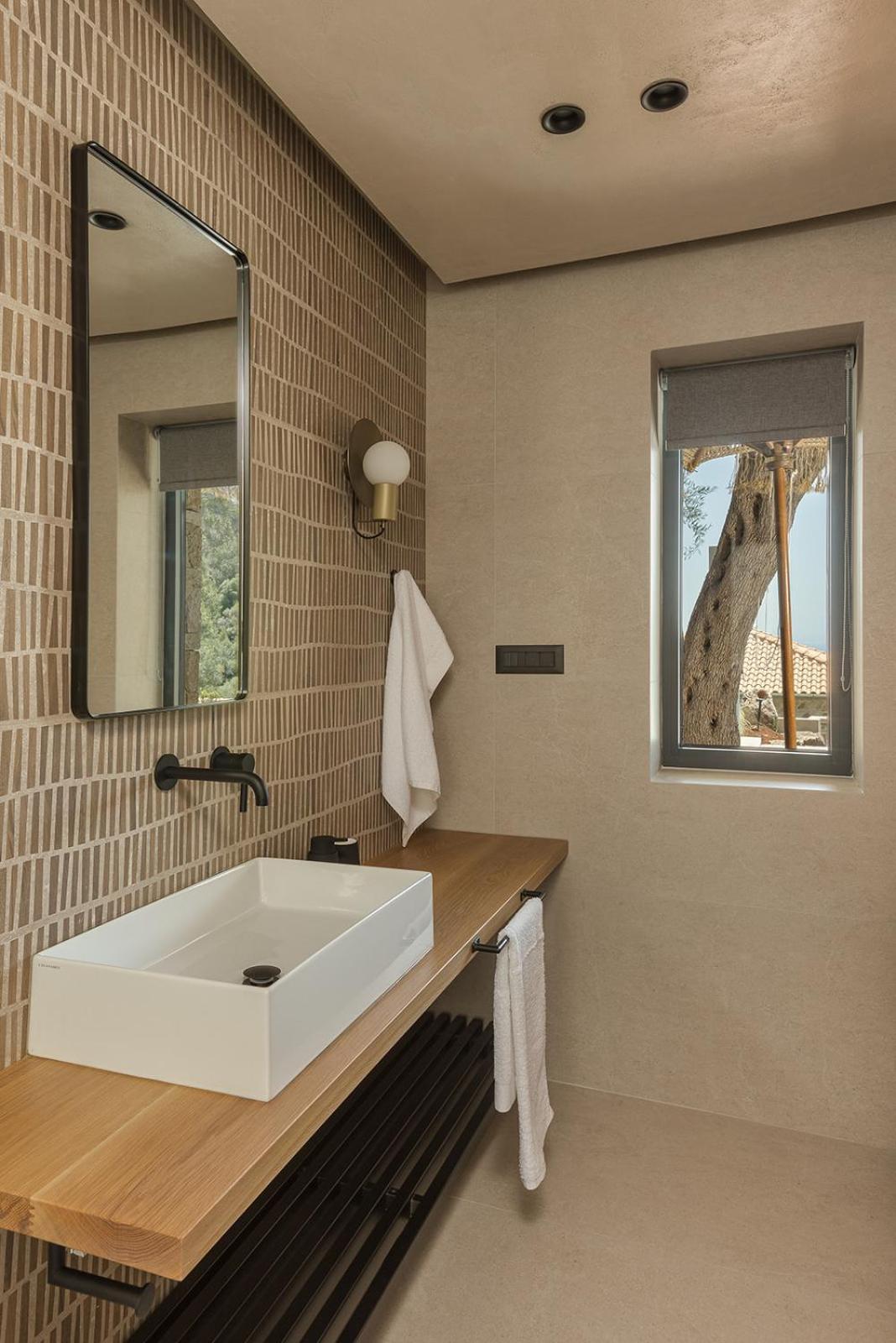 Monalia suites