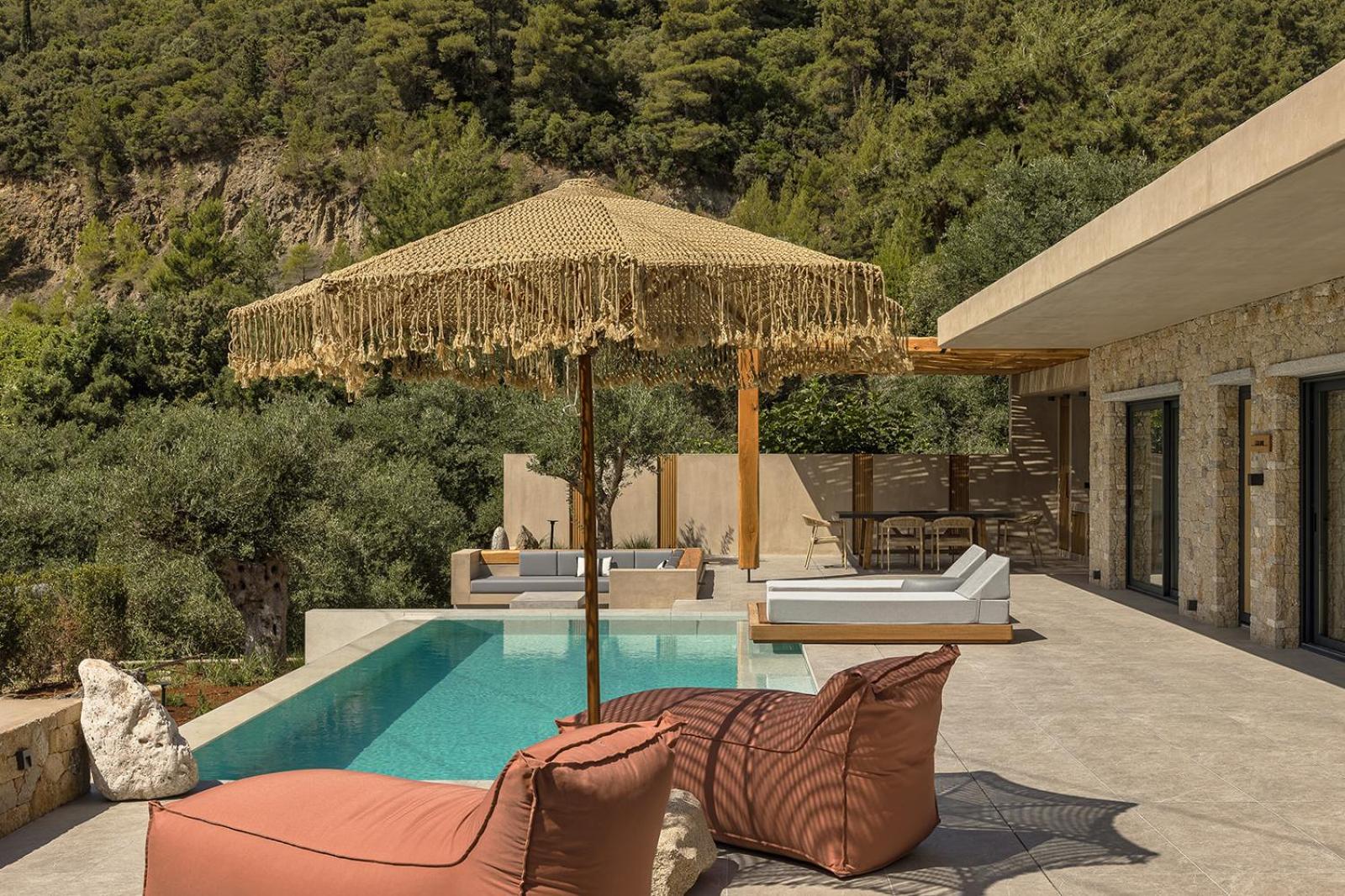 Monalia suites