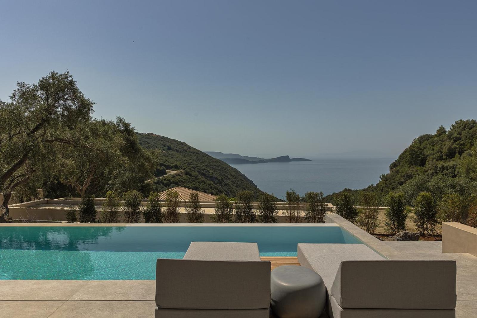 Monalia suites