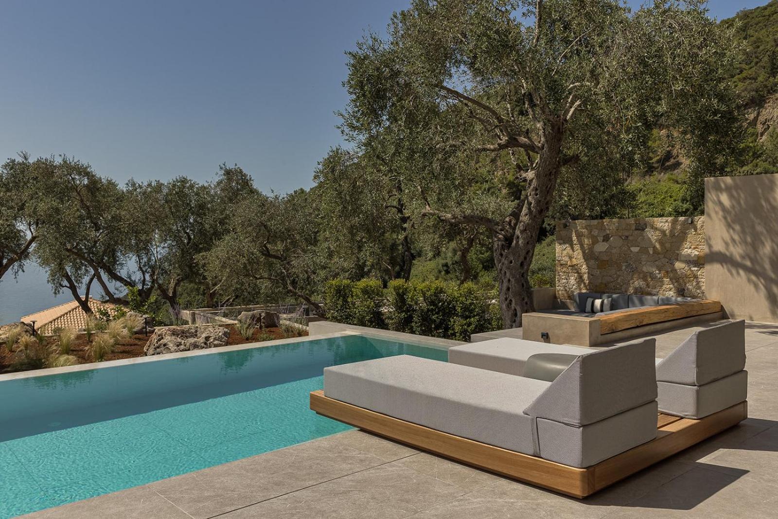 Monalia suites