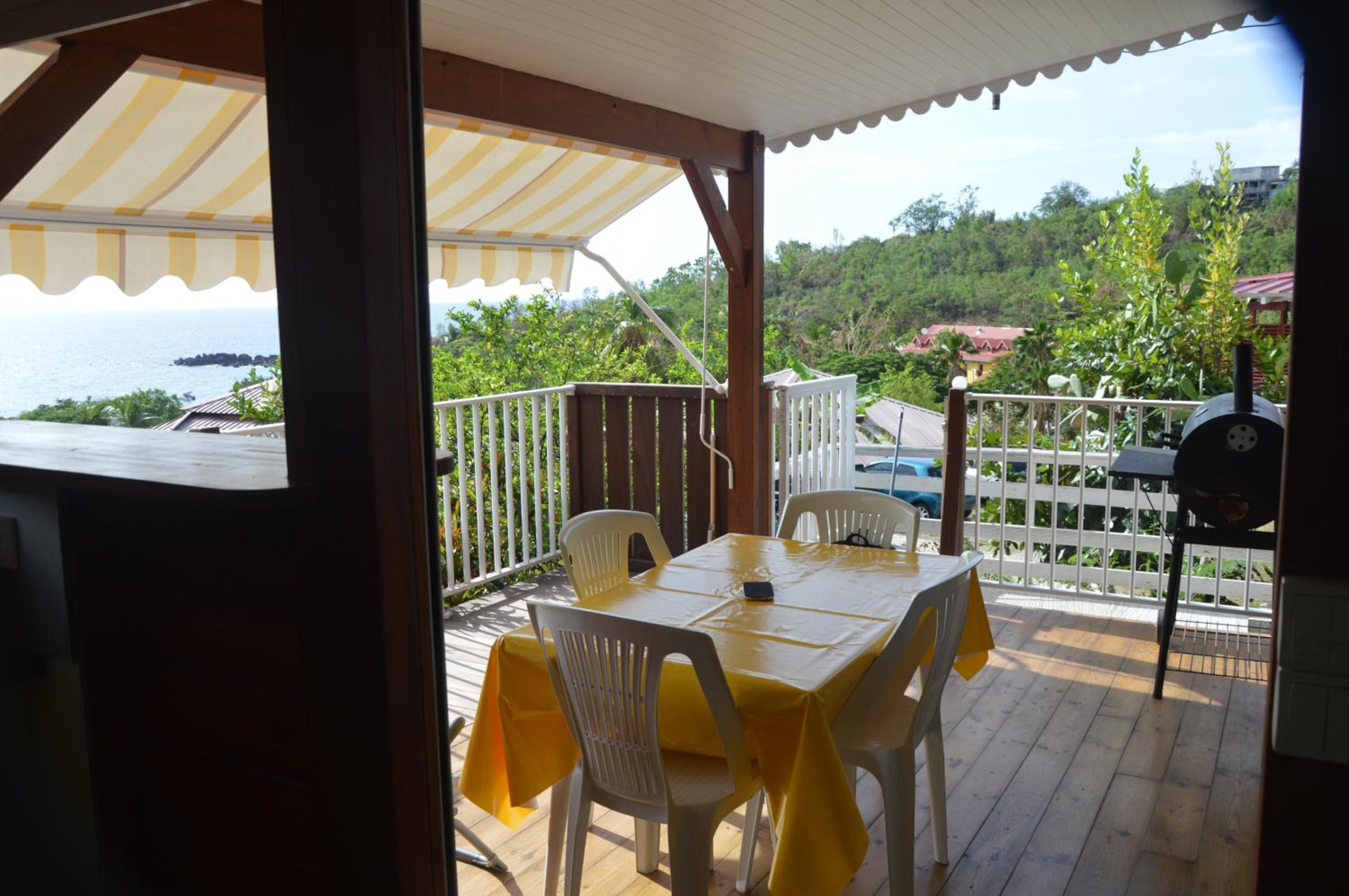 Bungalow enchanteur à Bouillante avec vue sur la mer
