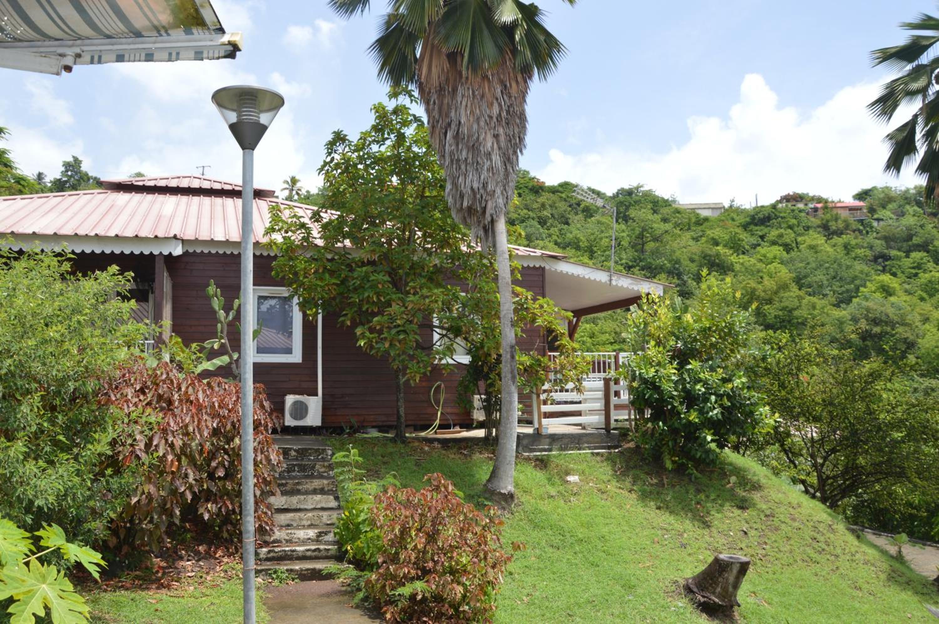 Bungalow enchanteur à Bouillante avec vue sur la mer