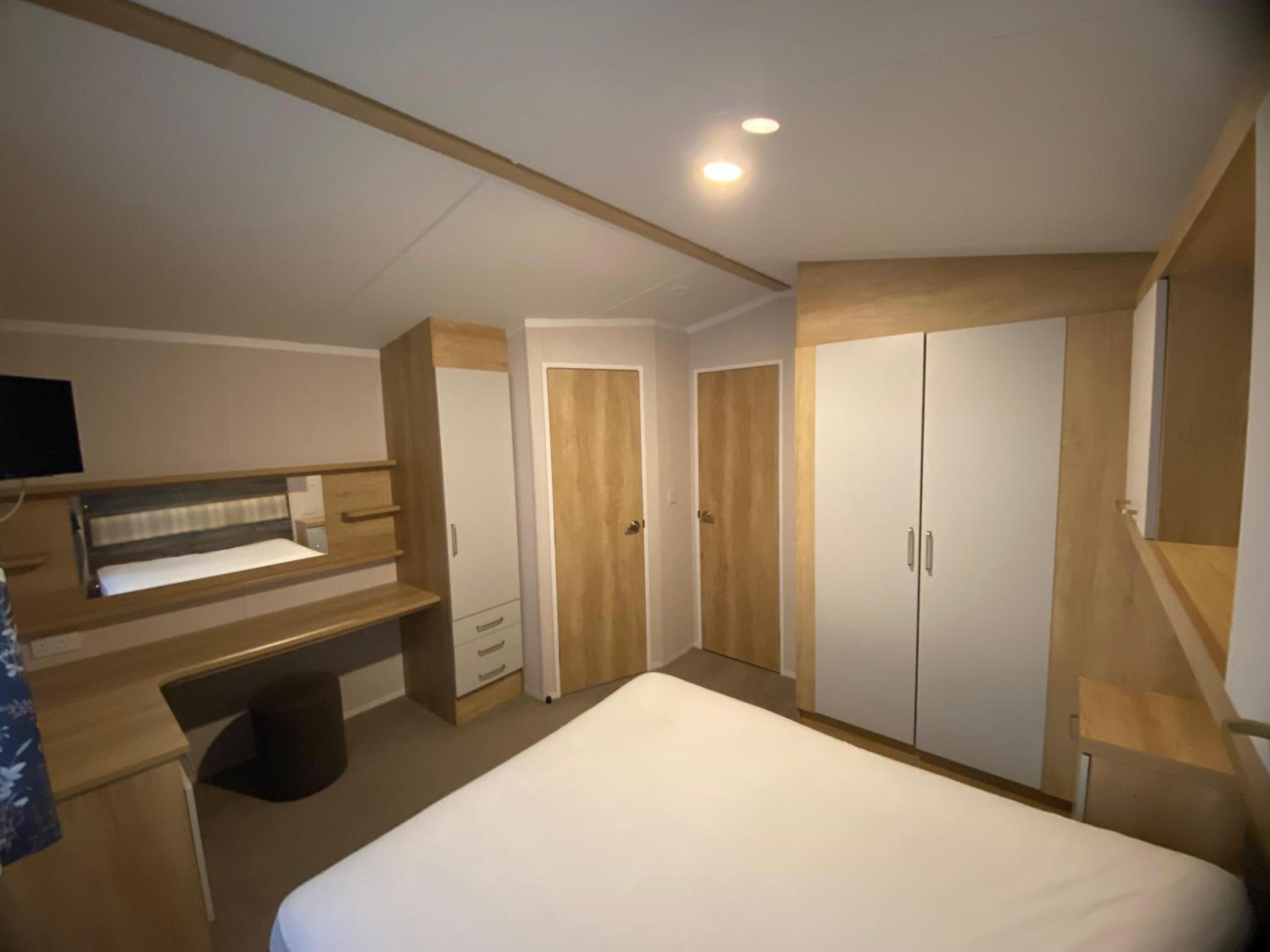 Thameside Suite 67