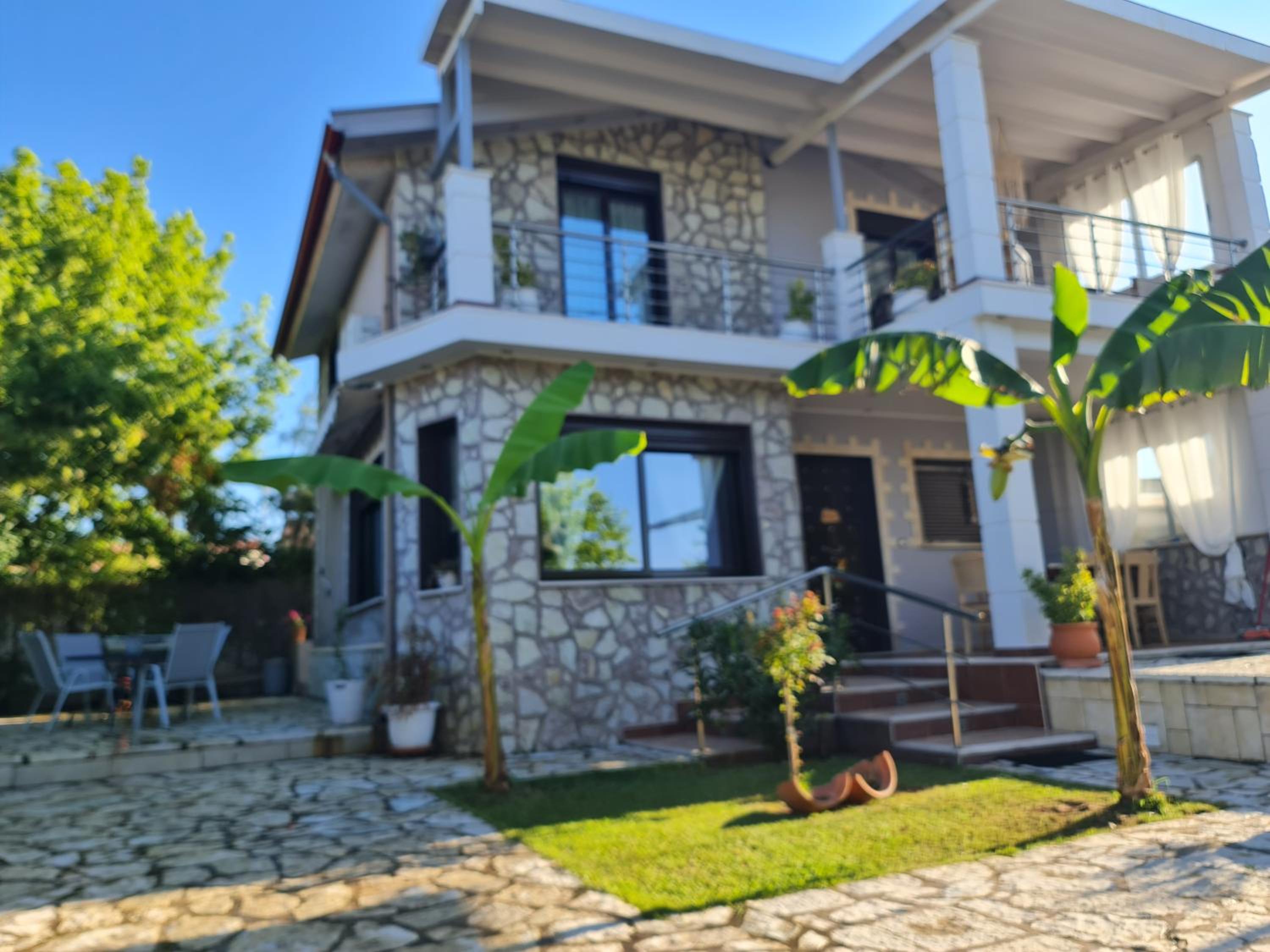 Akis house