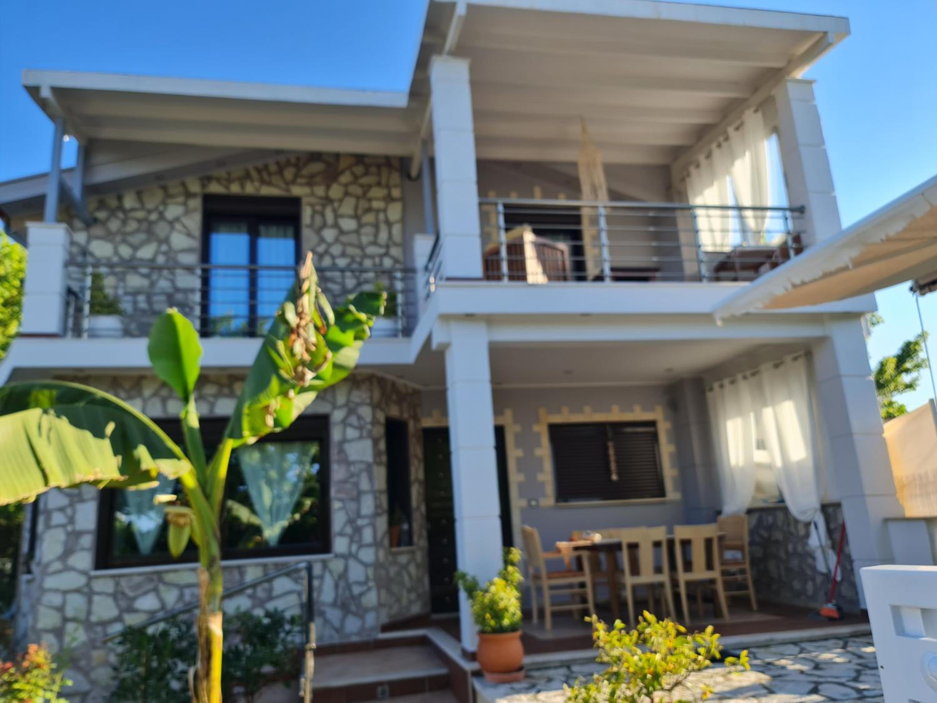 Akis house