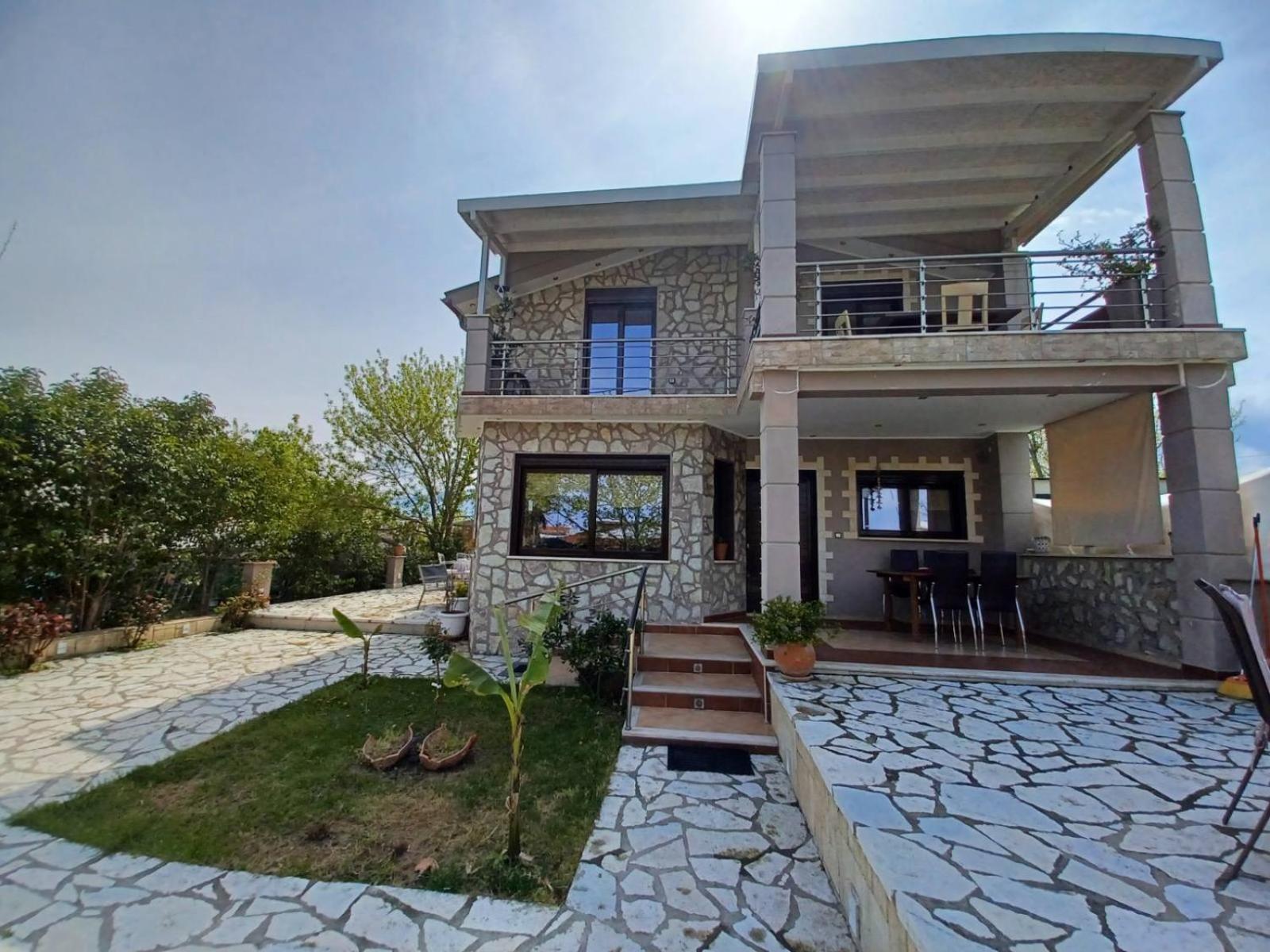 Akis house