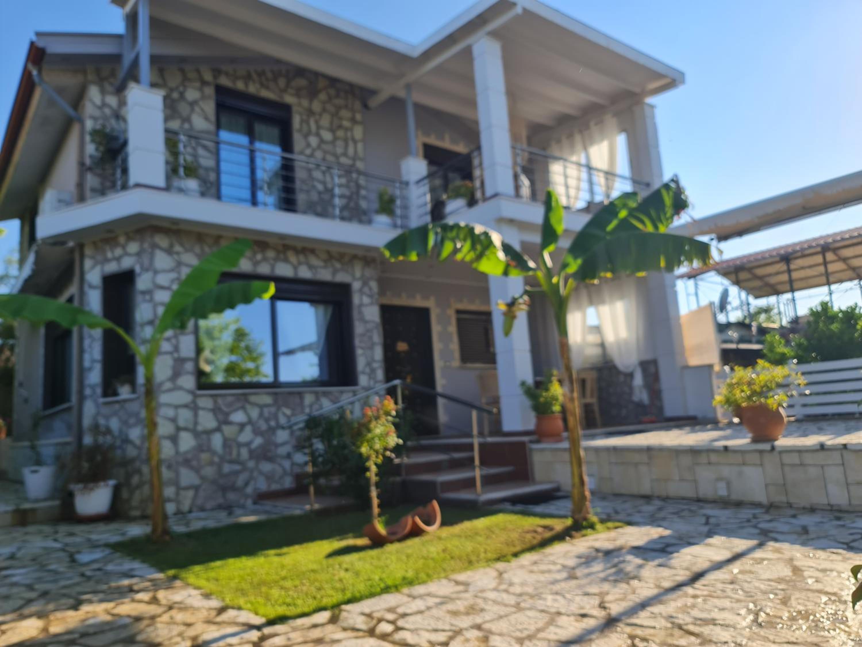 Akis house