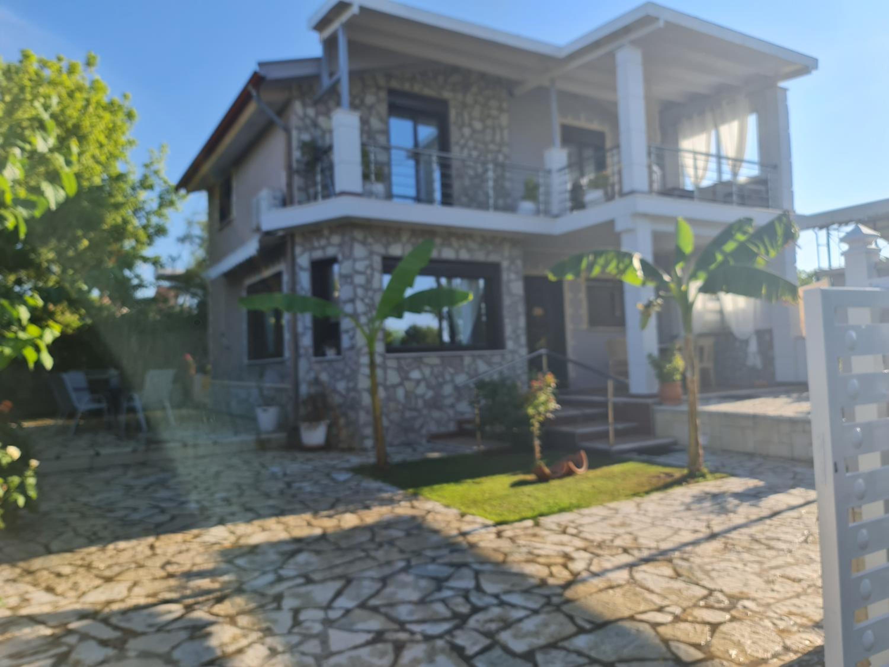 Akis house