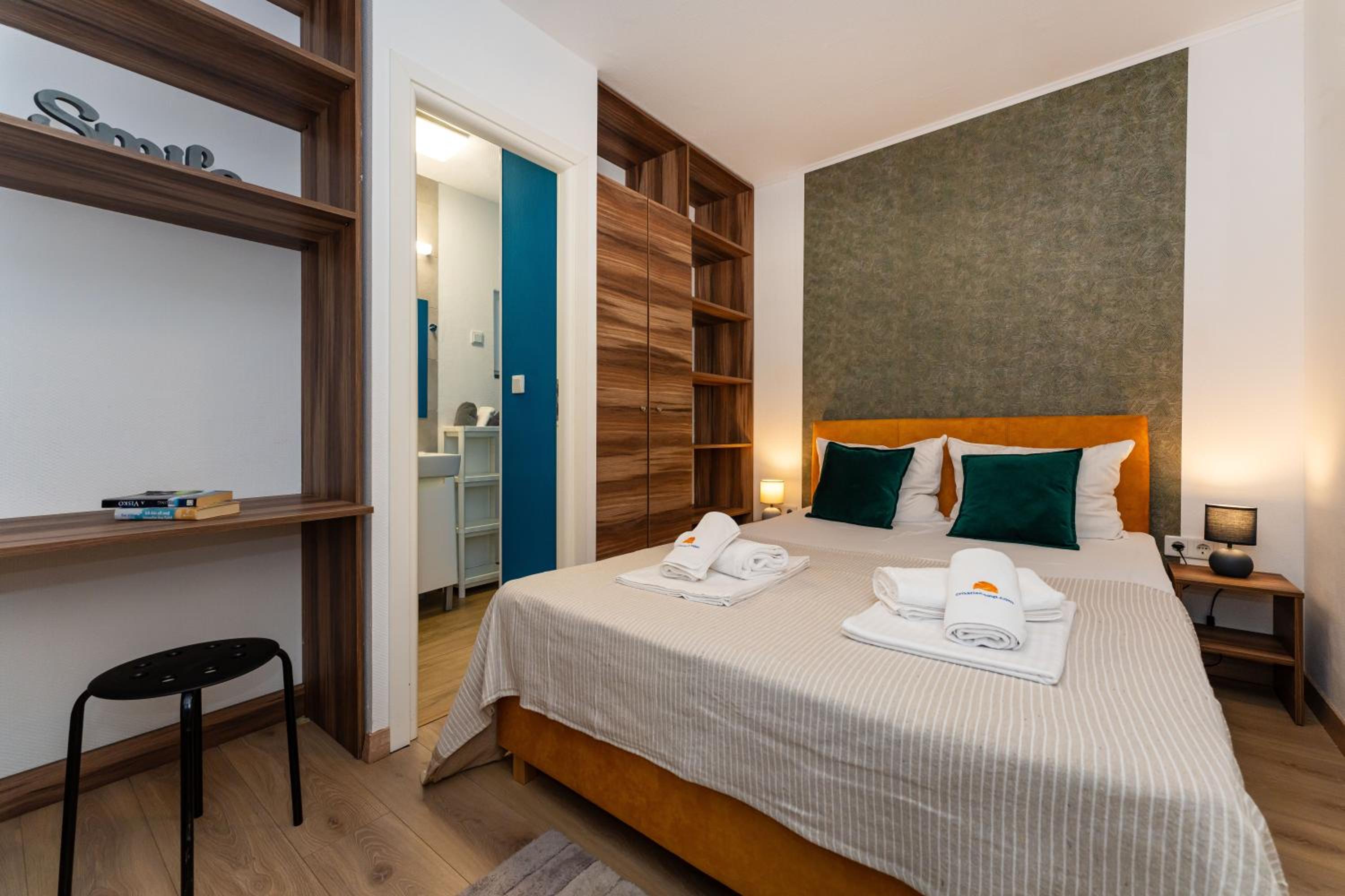Croatia Camp Premium