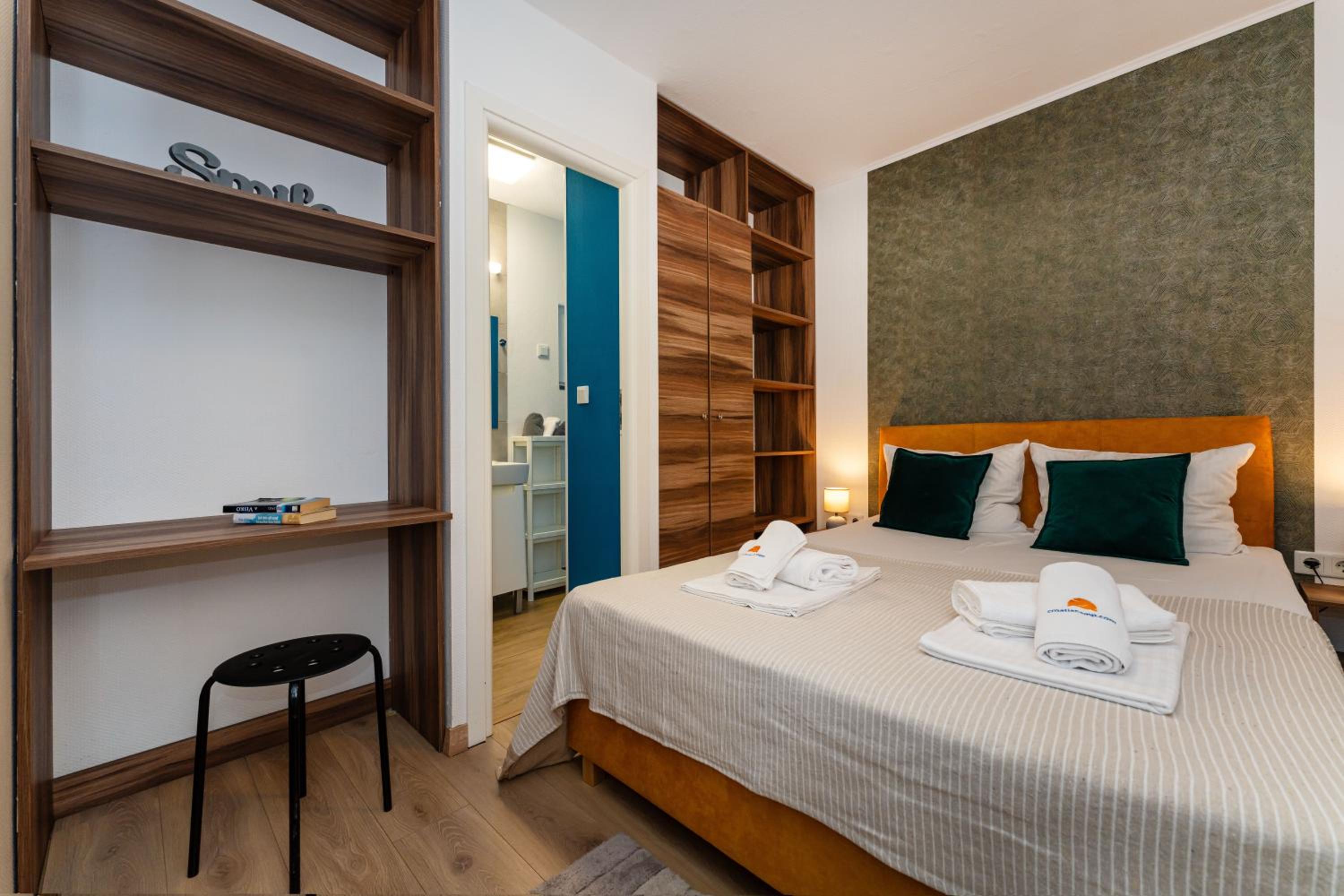 Croatia Camp Premium