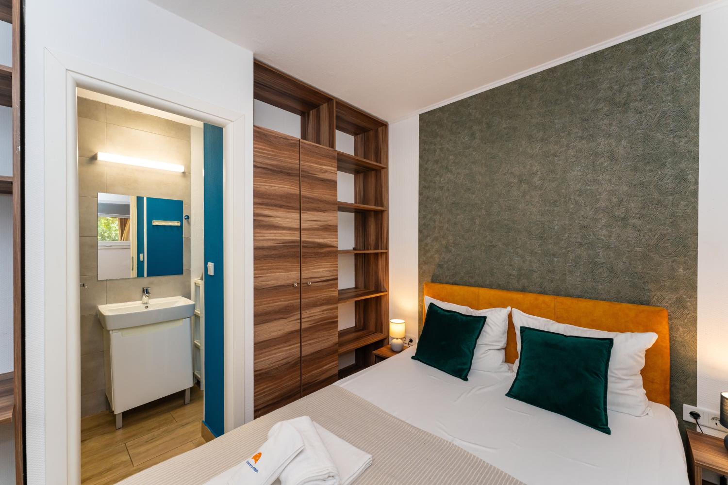Croatia Camp Premium