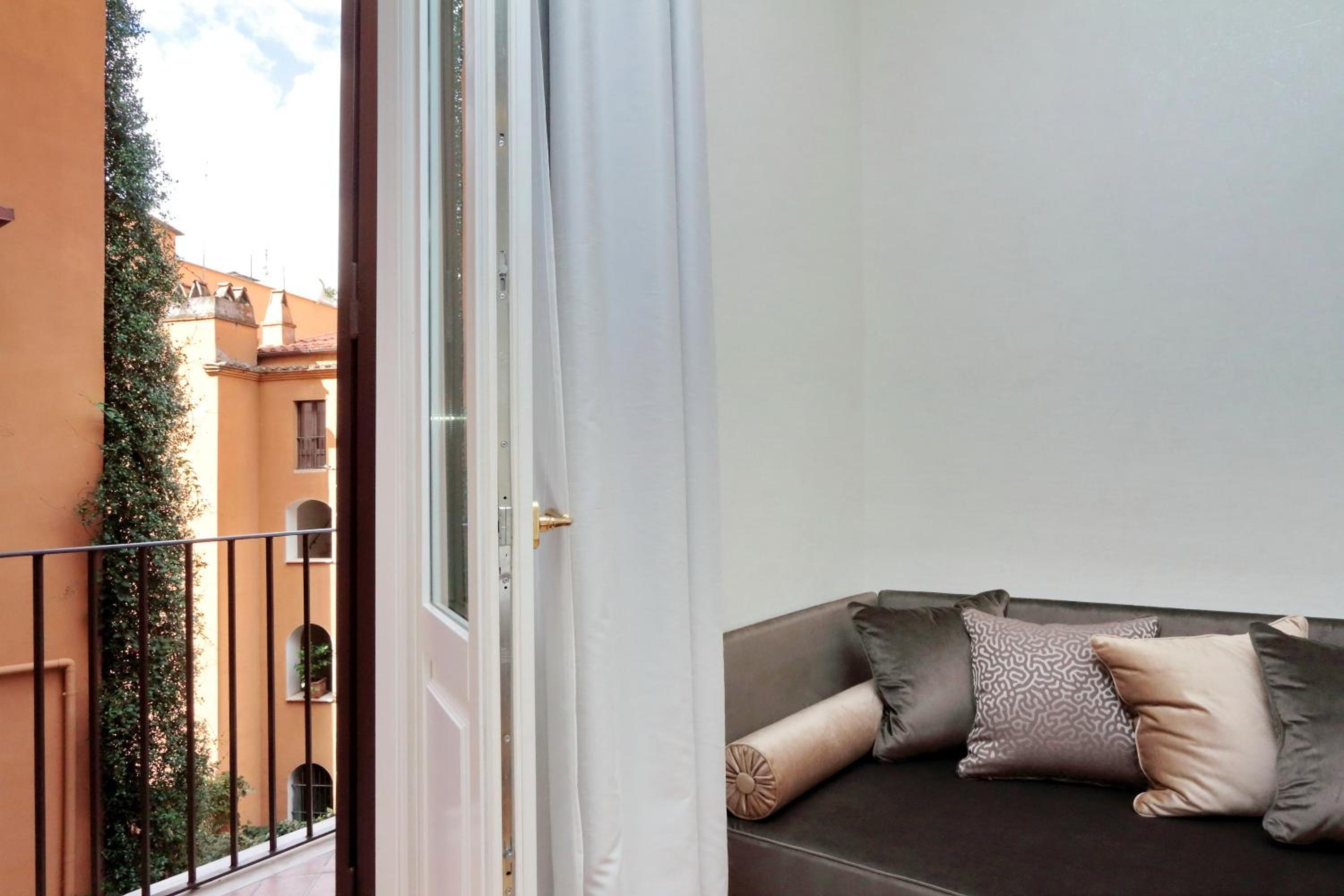BQ House COLOSSEUM Luxury Rooms photo 2