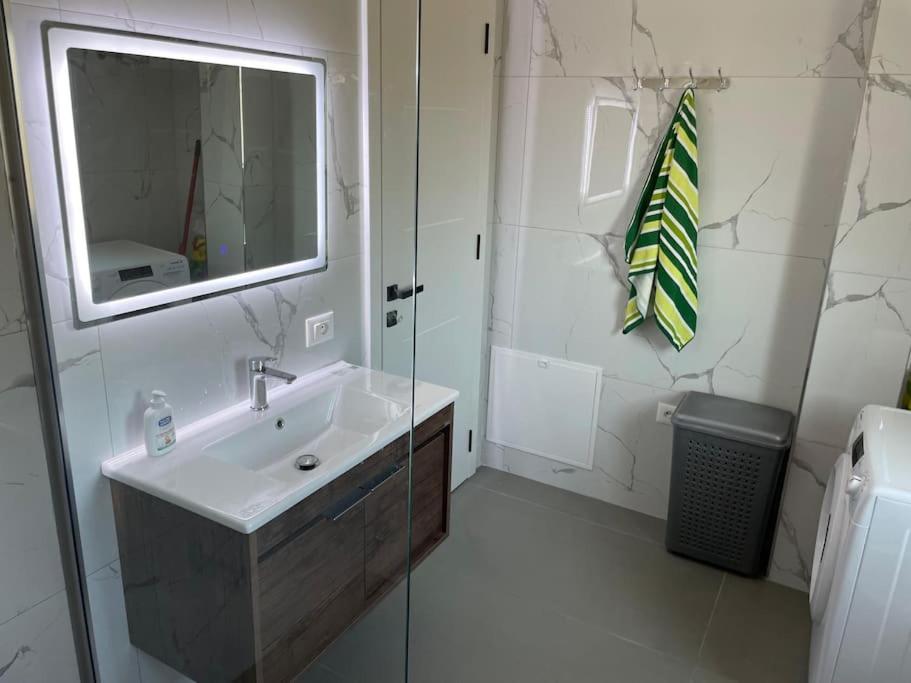 Beachside Charm Apartment