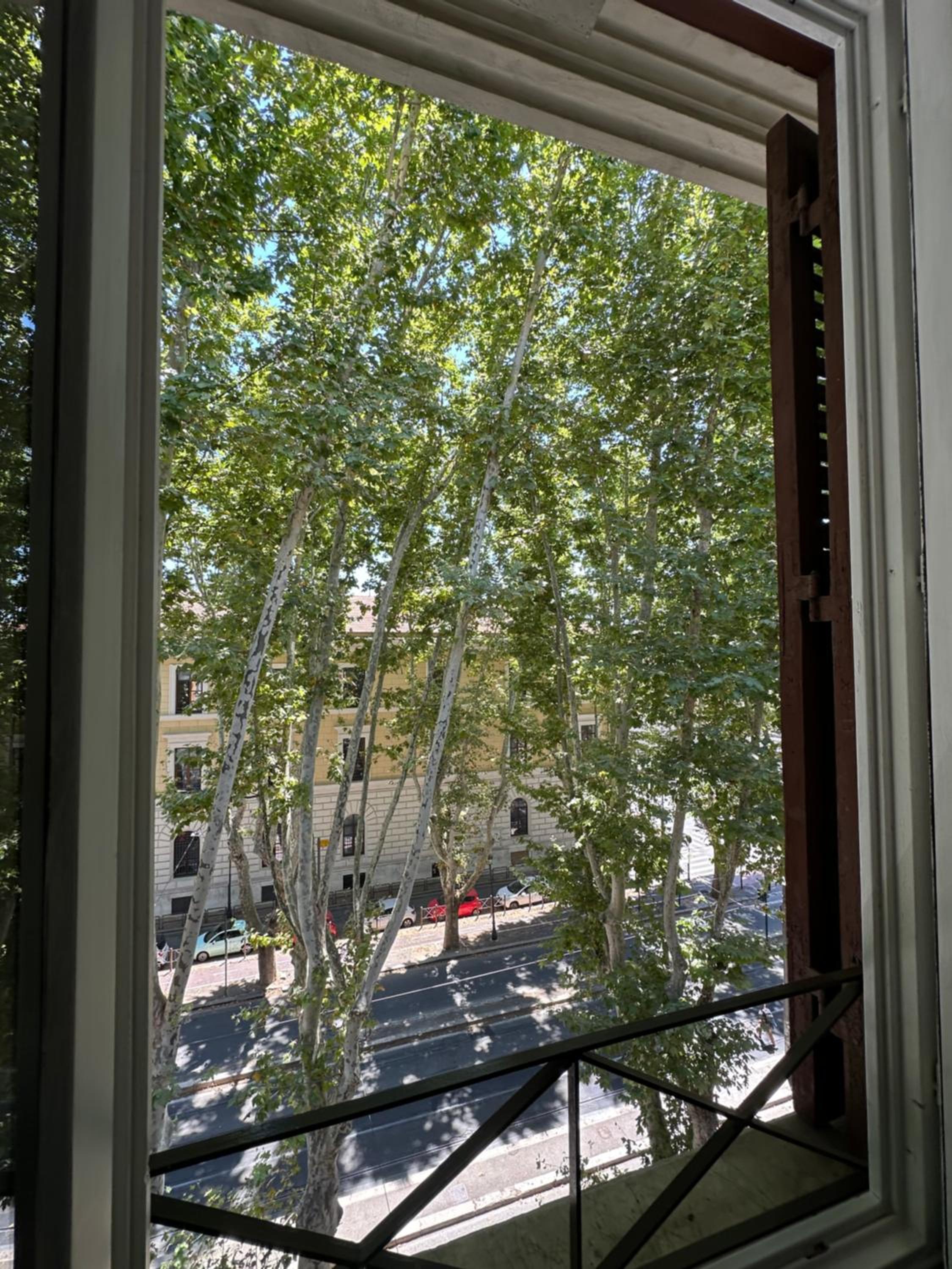 Queen of Rome Luxury Rooms