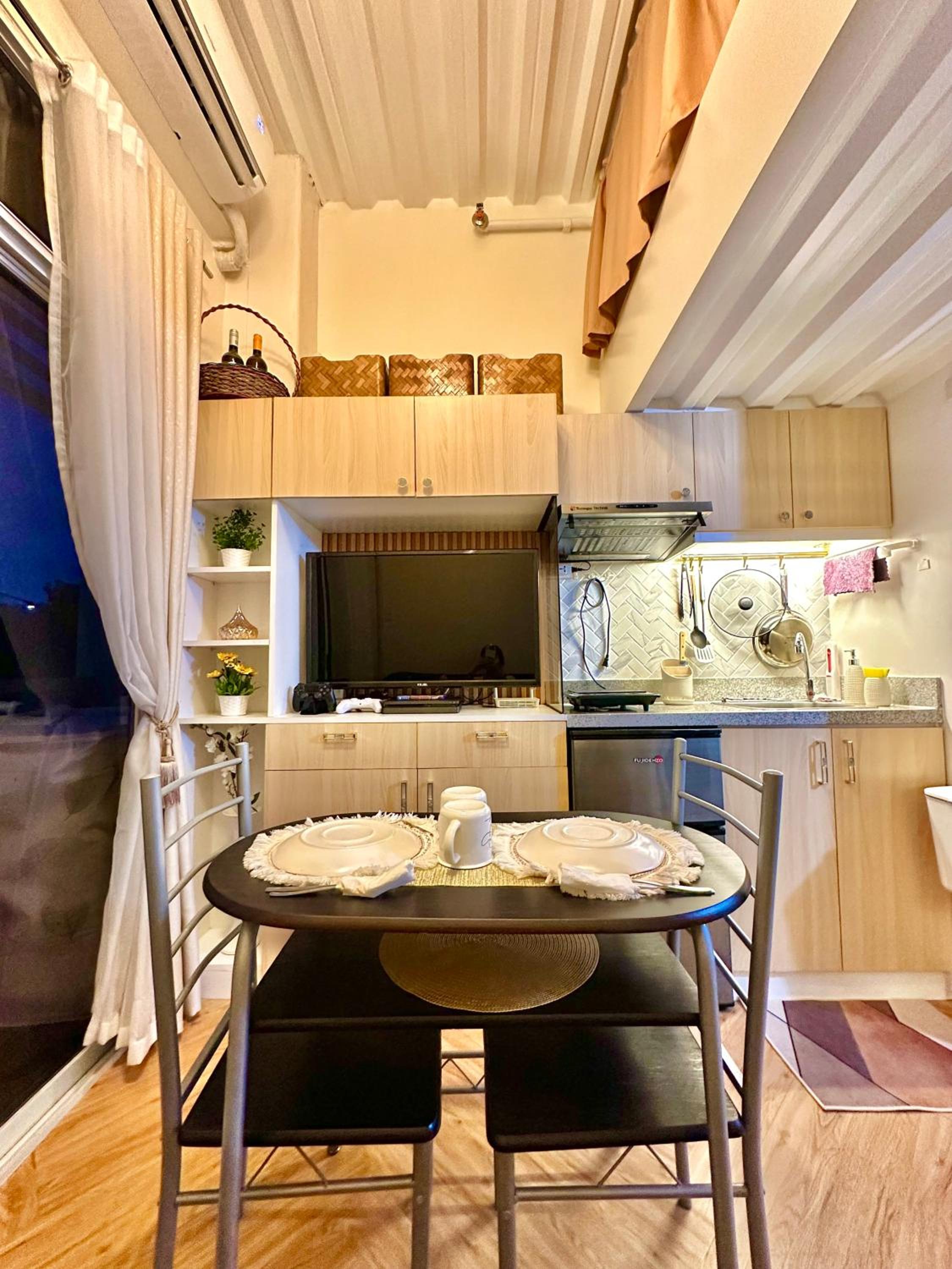 Urban Loft 2 beds with balcony view 3