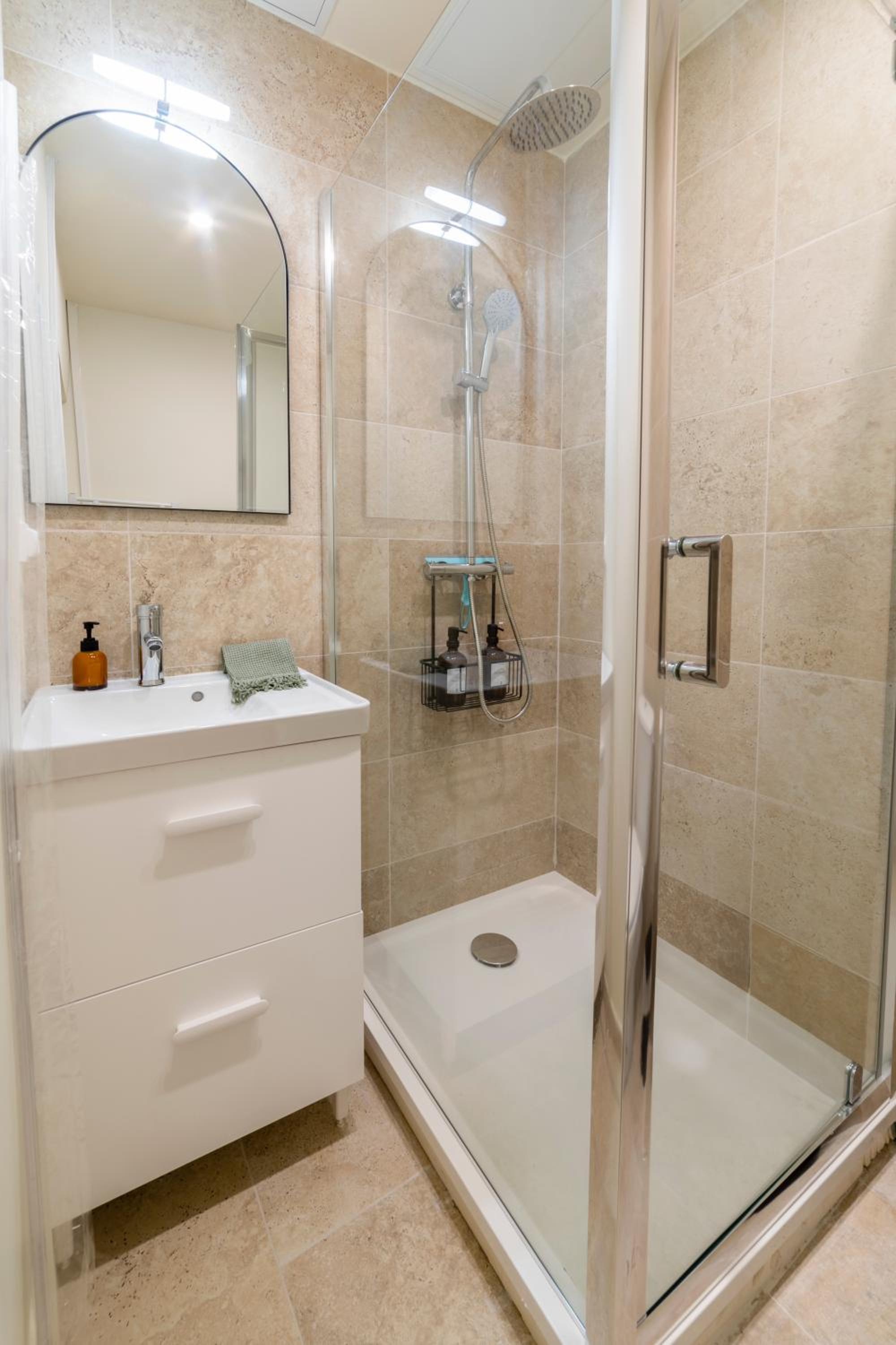 Belvédère Nîmois Appartement avec véranda et vue sur les toits centre-ville