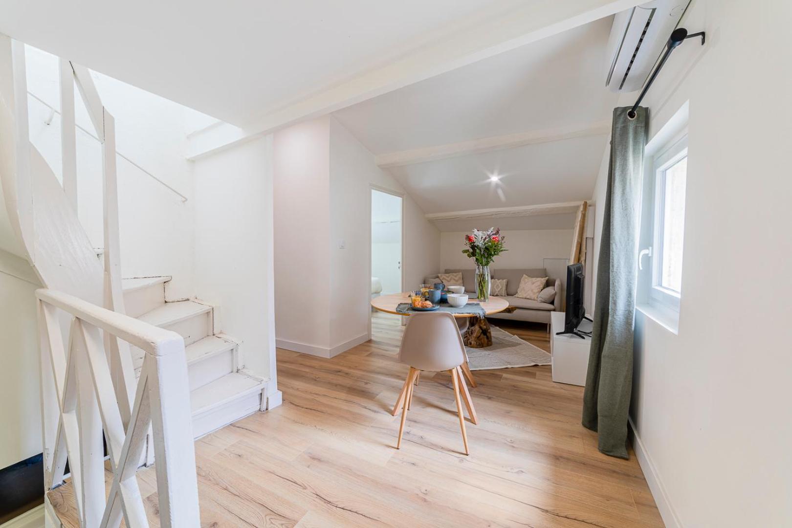 Belvédère Nîmois Appartement avec véranda et vue sur les toits centre-ville