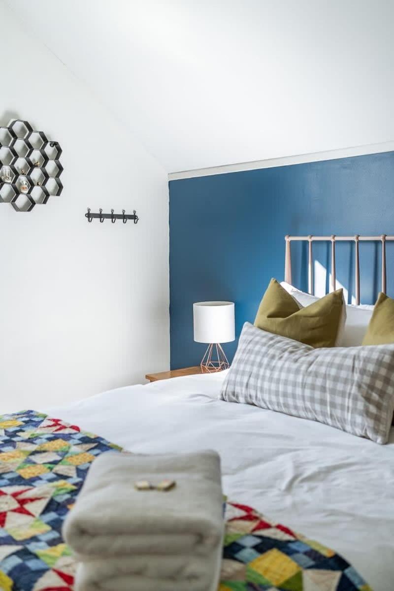 The Marigold - Gorgeously remodelled PEC farmhouse