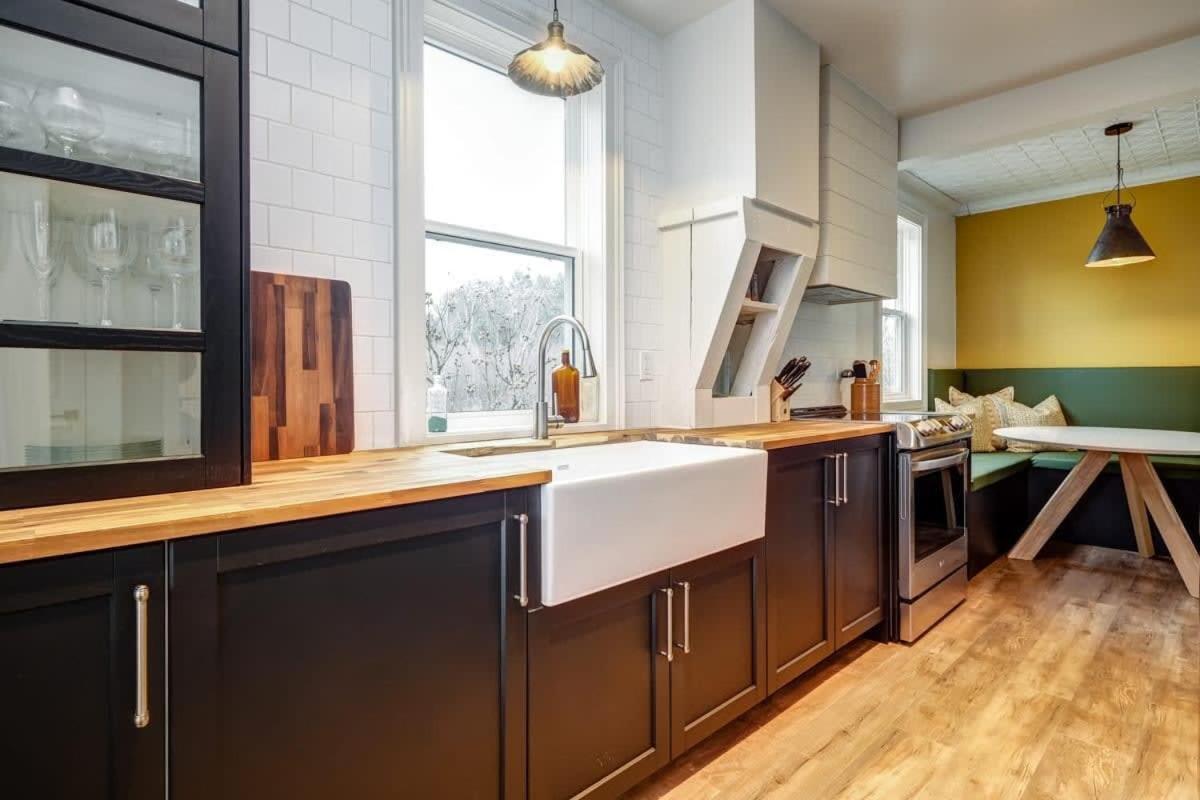 The Marigold - Gorgeously remodelled PEC farmhouse