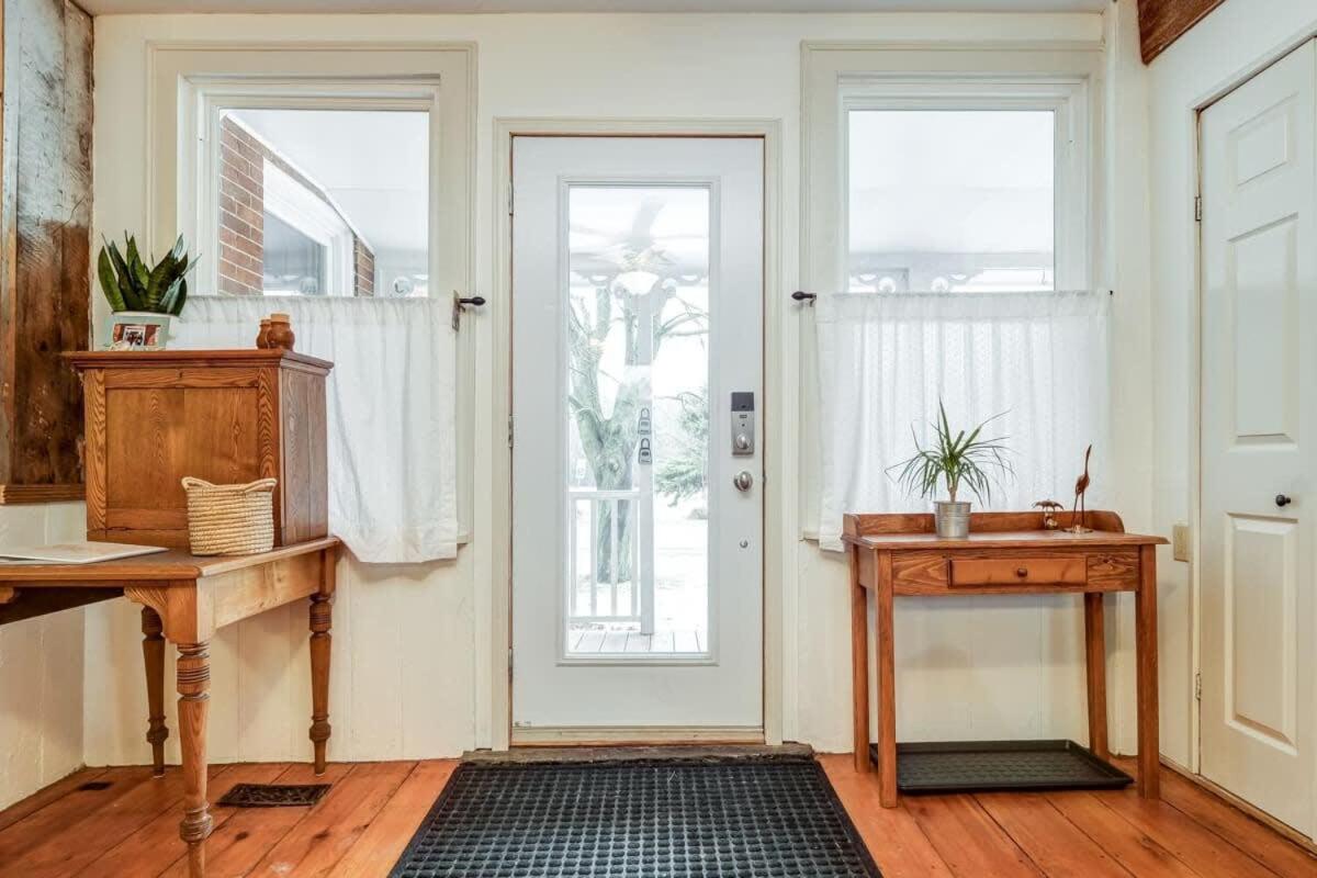 The Marigold - Gorgeously remodelled PEC farmhouse