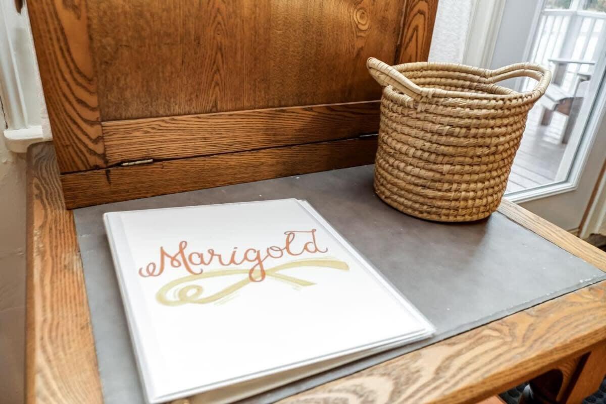 The Marigold - Gorgeously remodelled PEC farmhouse