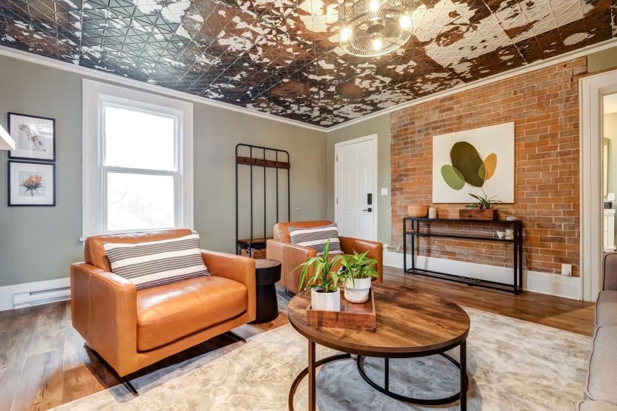 The Marigold - Gorgeously remodelled PEC farmhouse