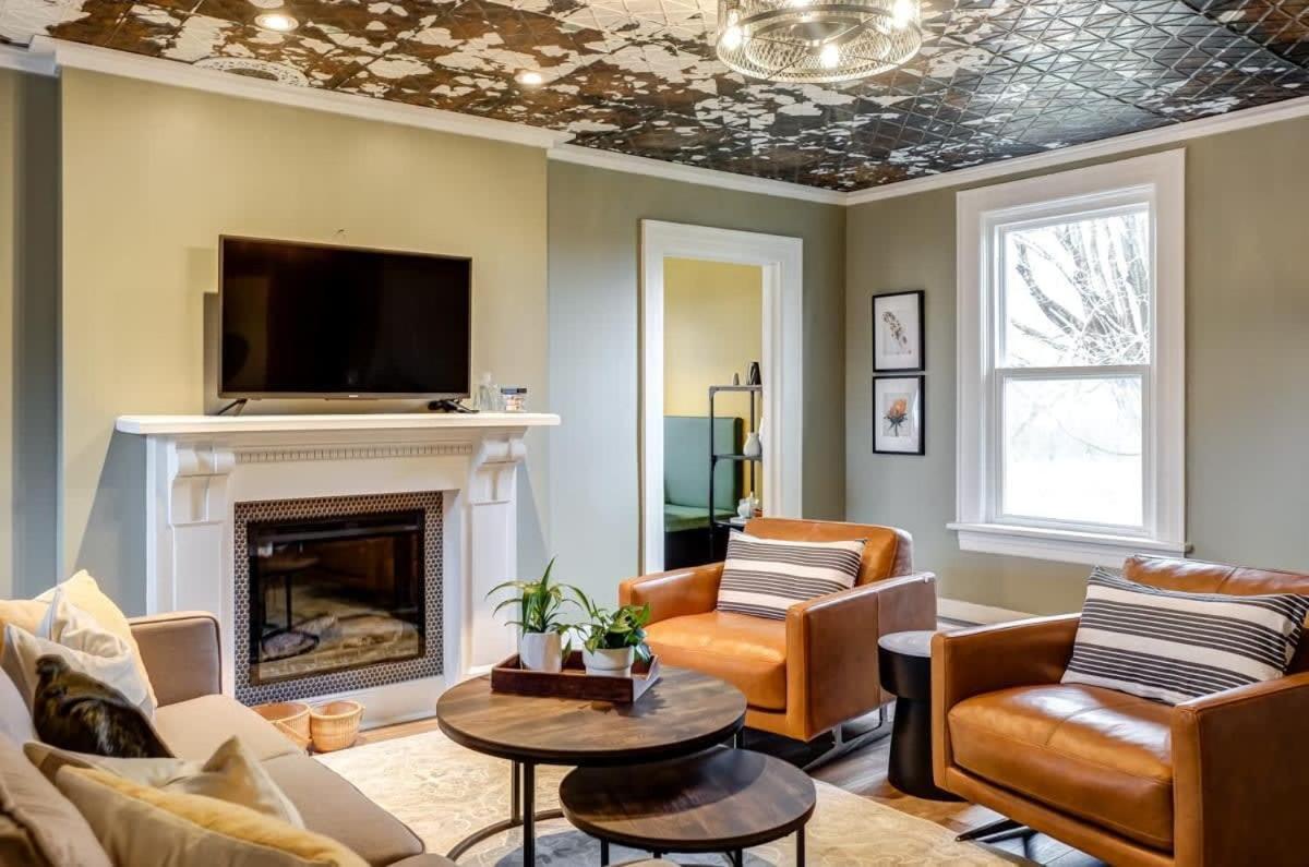 The Marigold - Gorgeously remodelled PEC farmhouse