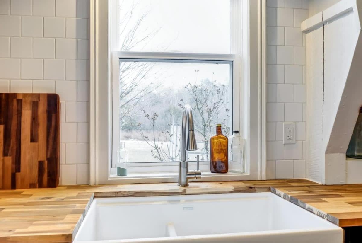 The Marigold - Gorgeously remodelled PEC farmhouse