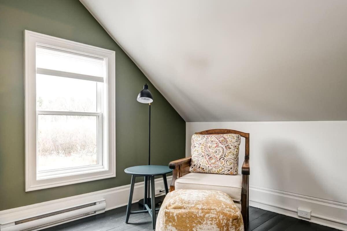 The Marigold - Gorgeously remodelled PEC farmhouse