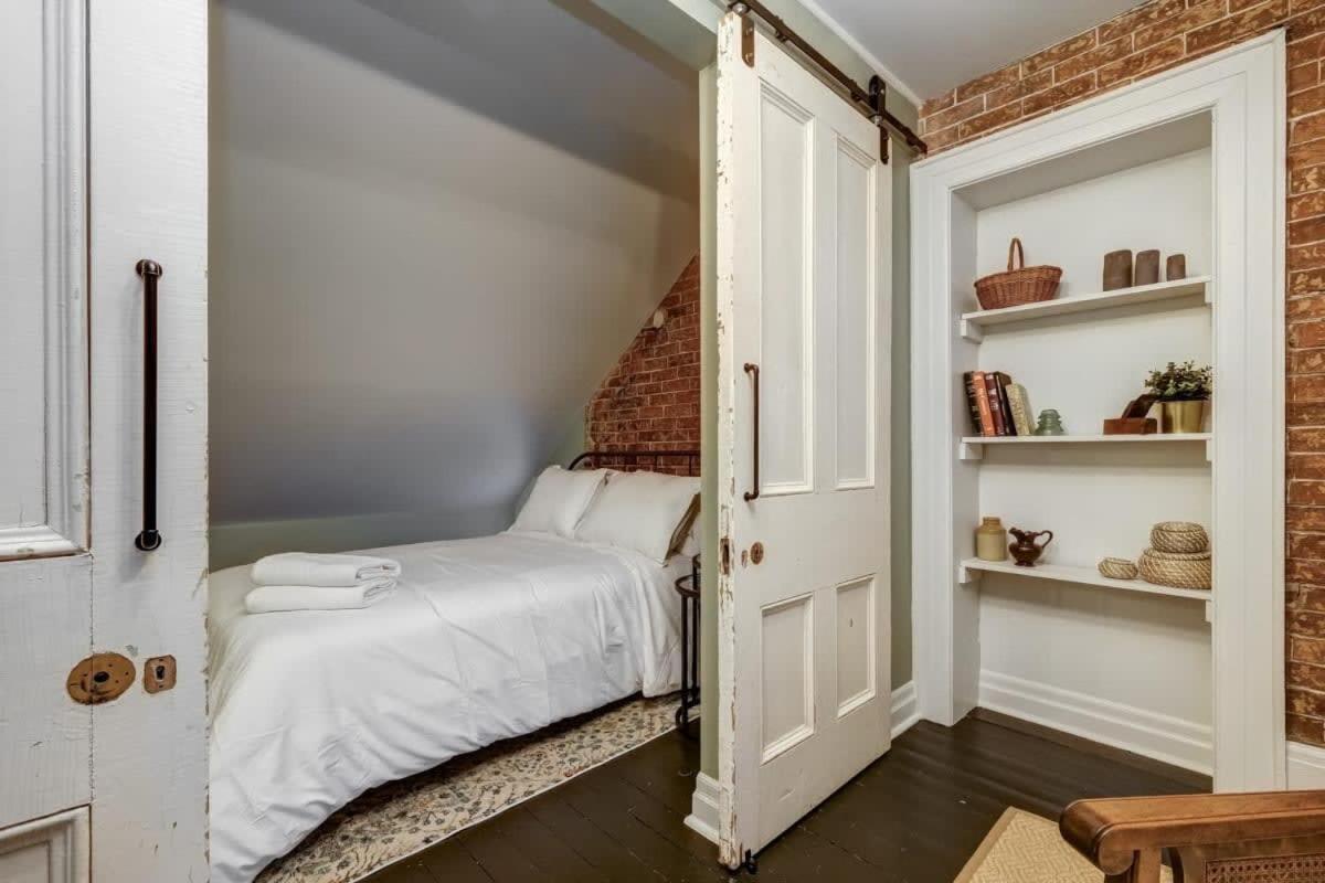 The Marigold - Gorgeously remodelled PEC farmhouse