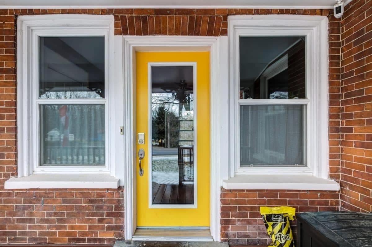 The Marigold - Gorgeously remodelled PEC farmhouse