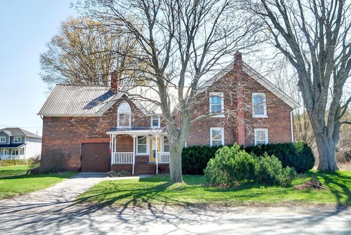 The Marigold - Gorgeously remodelled PEC farmhouse