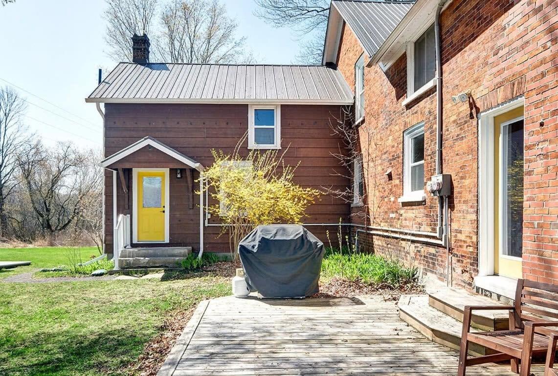 The Marigold - Gorgeously remodelled PEC farmhouse