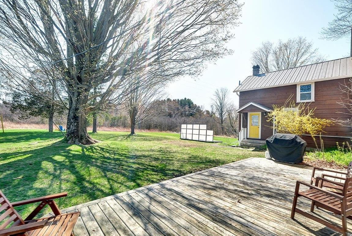 The Marigold - Gorgeously remodelled PEC farmhouse
