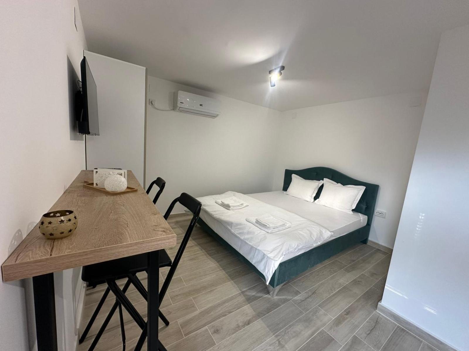 Julia Apartments