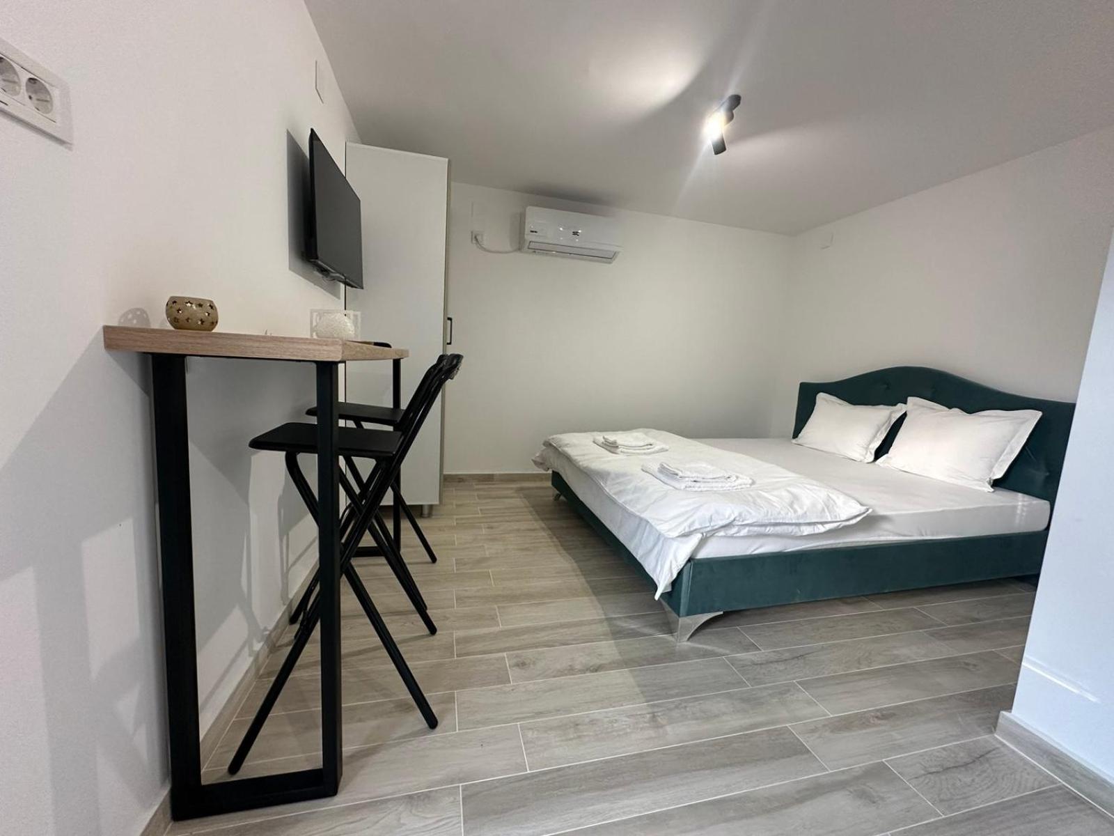 Julia Apartments