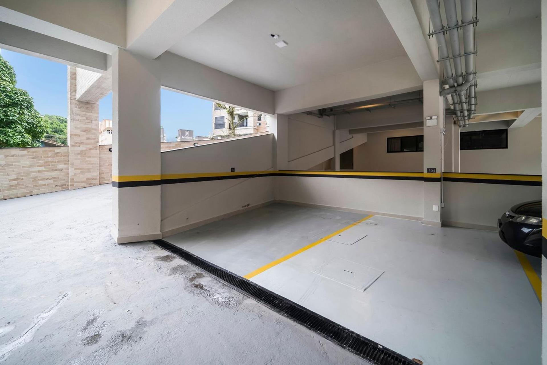 304 Bl 03 Waldgarten Bombinhas - Condomínio a 50 m do Mar e Frente Avenida - Condomínio de Alto Padrão - Piscina - Academia - Salão de jogos