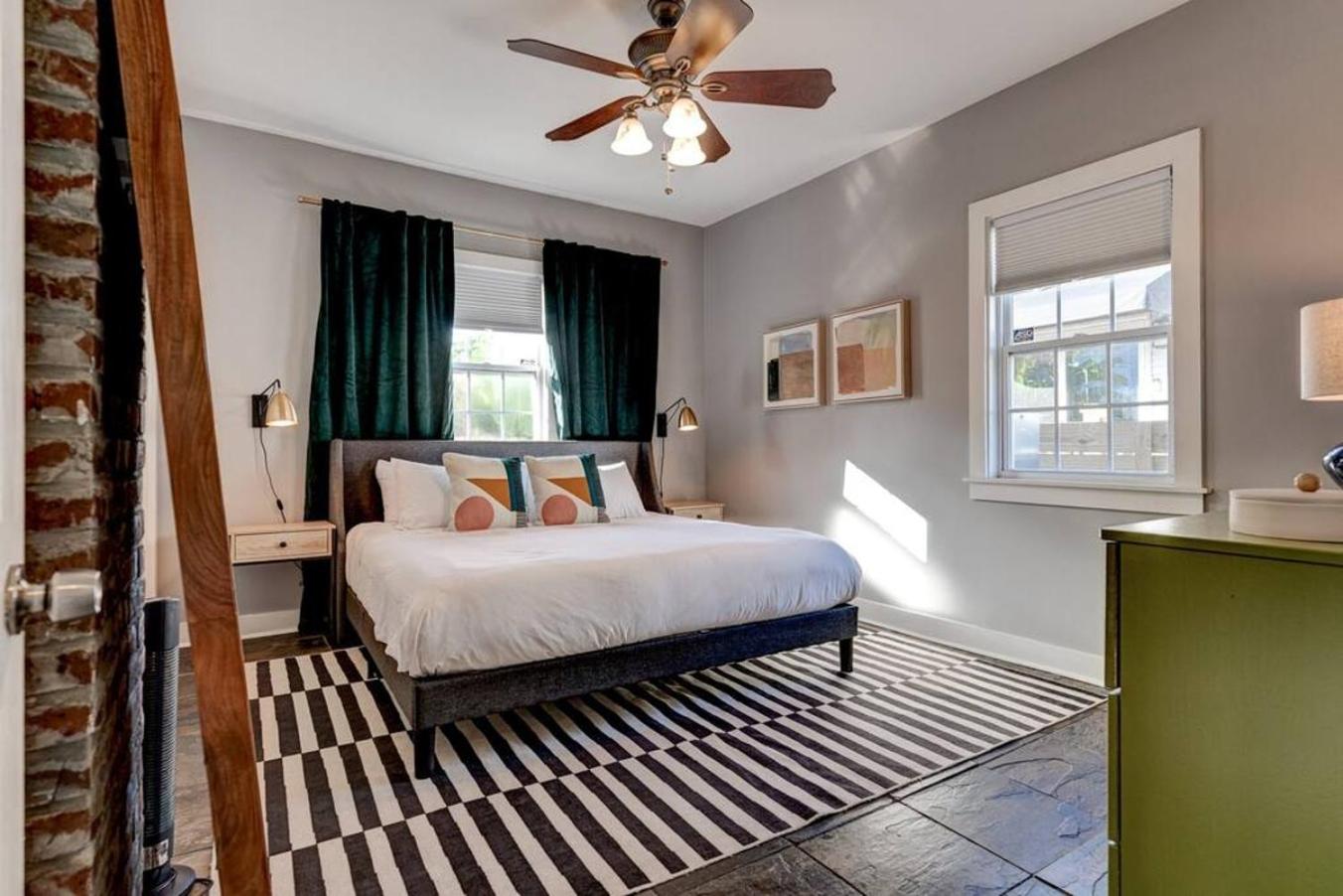 Creole-style home w fenced yard & chefs kitchen view 4