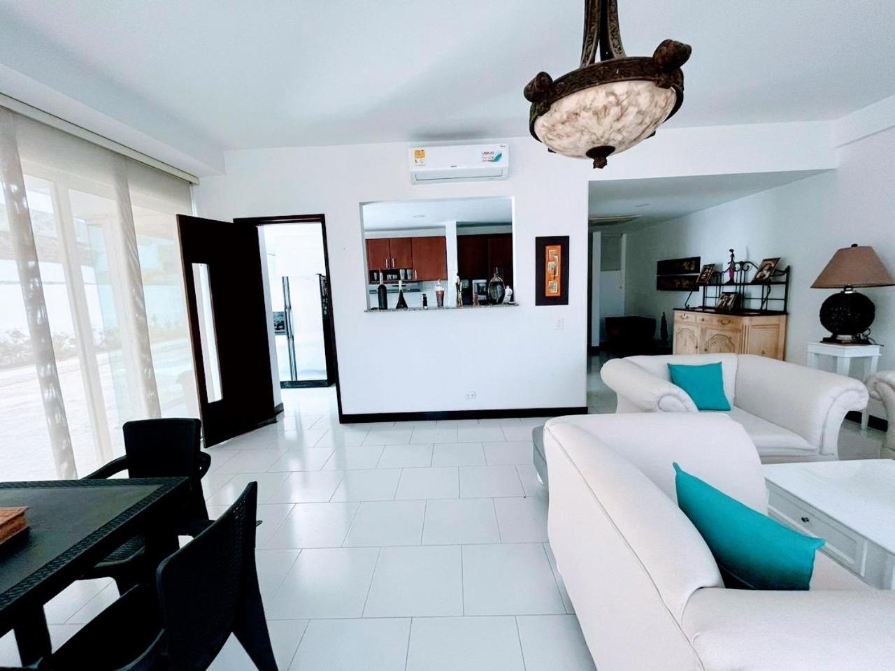 Apartamento con vista frontal al mar.