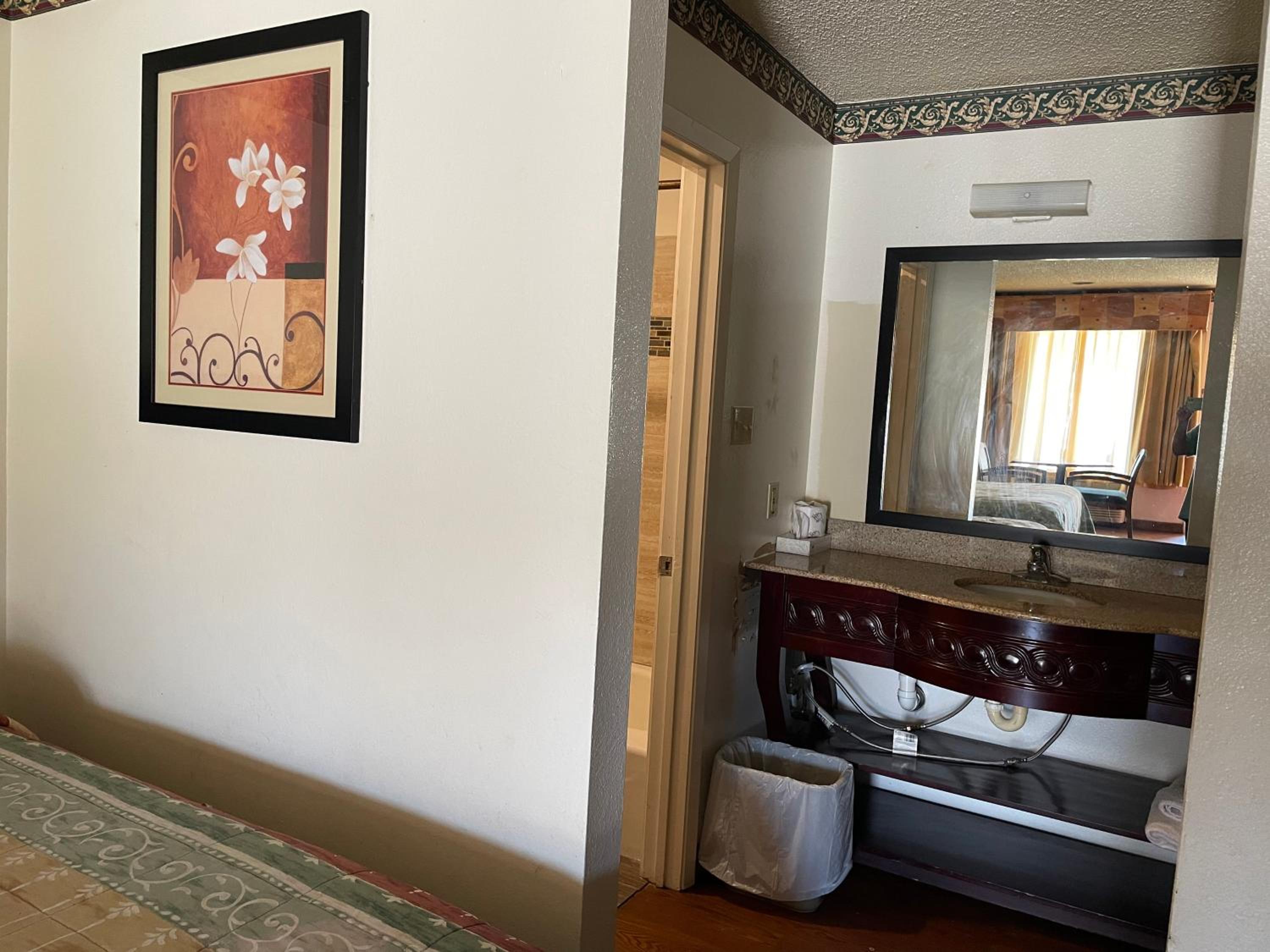 Granbury Inn and Suites