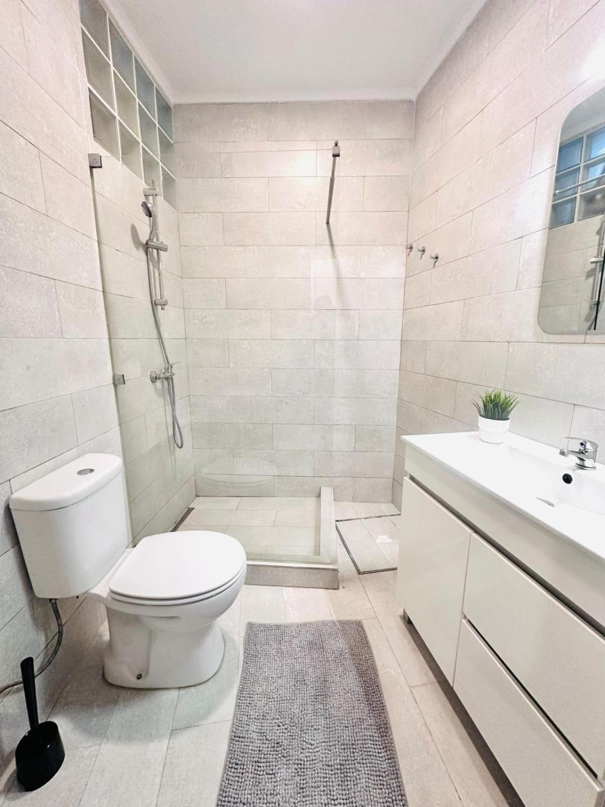 City Center Flat, Ideal for Tourists view 3