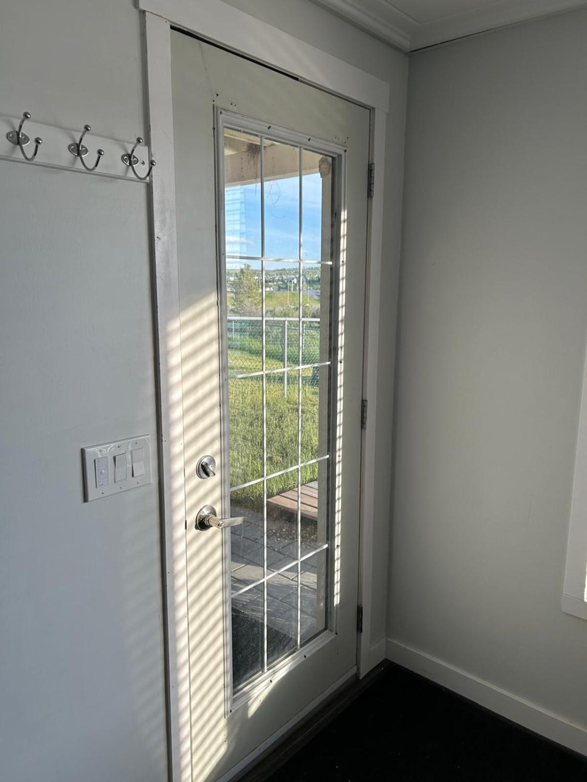 Executive Walkout Basement Suite - Close to Banff