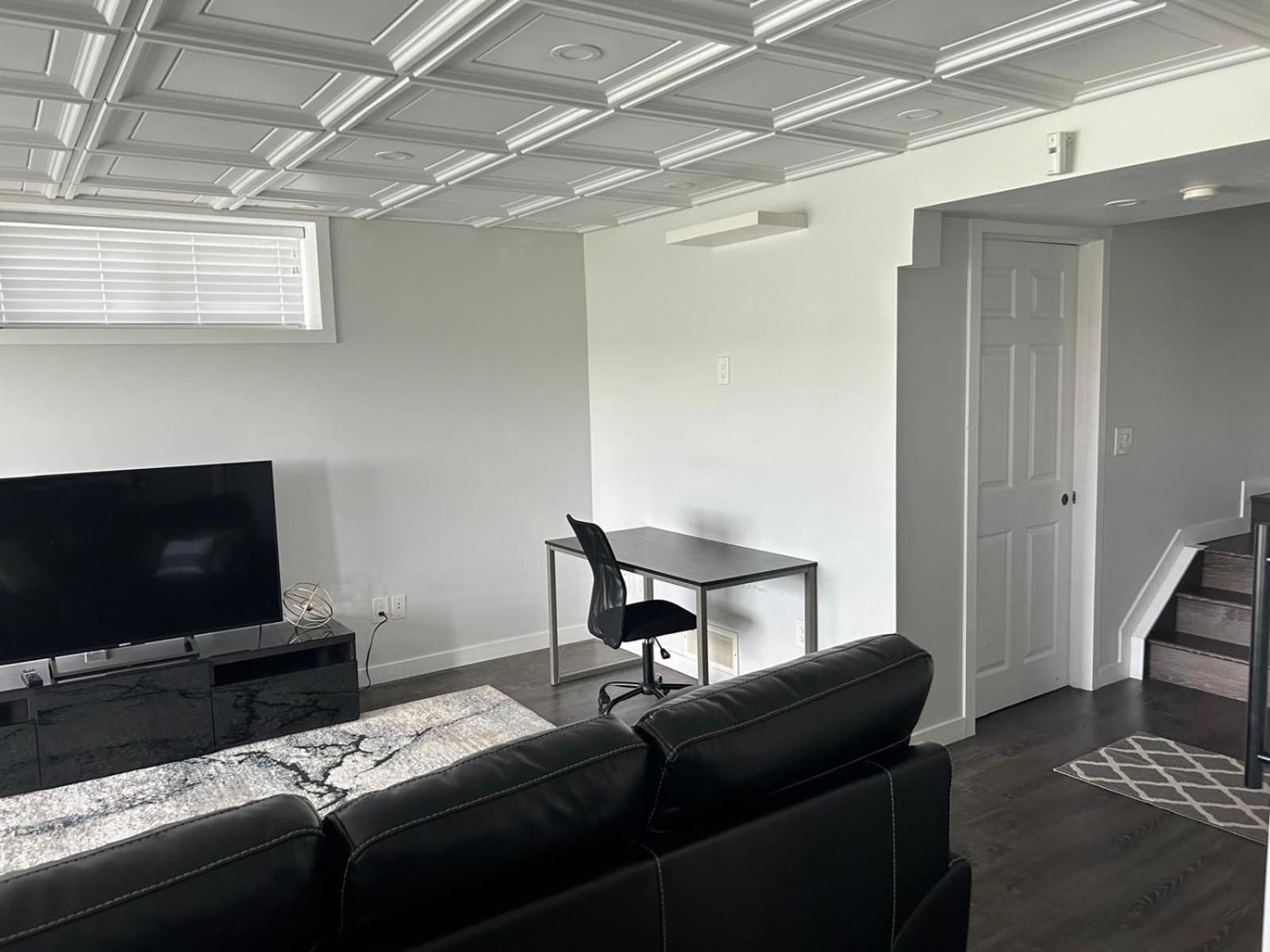 Executive Walkout Basement Suite - Close to Banff