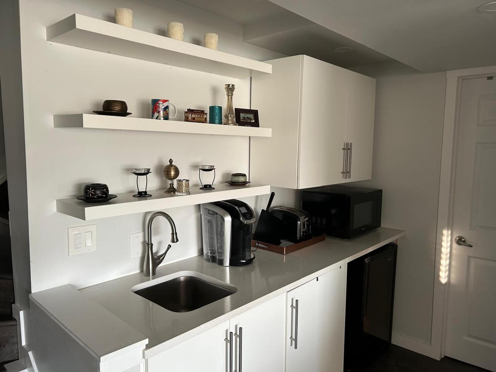 Executive Walkout Basement Suite - Close to Banff