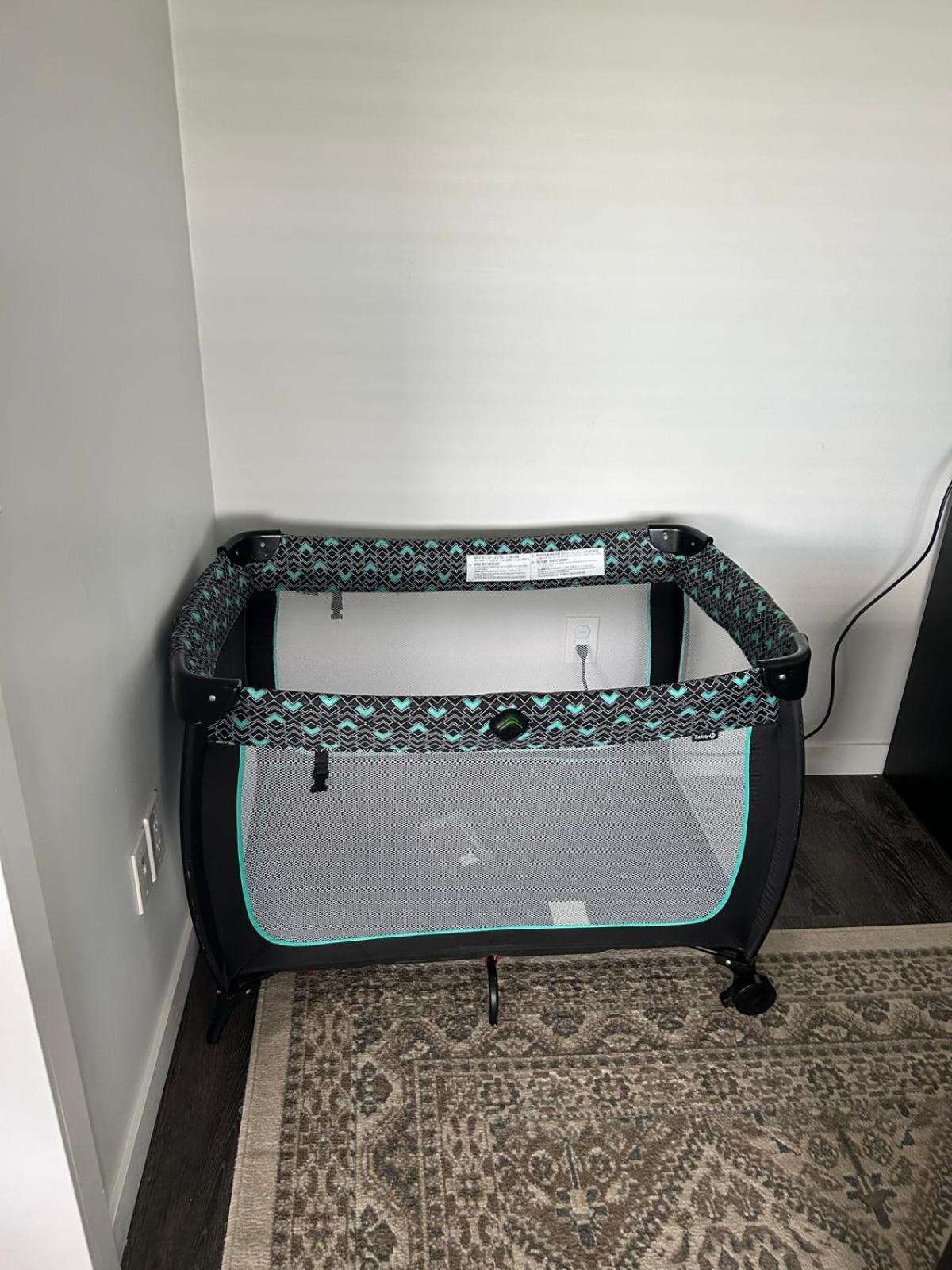 Executive Walkout Basement Suite - Close to Banff