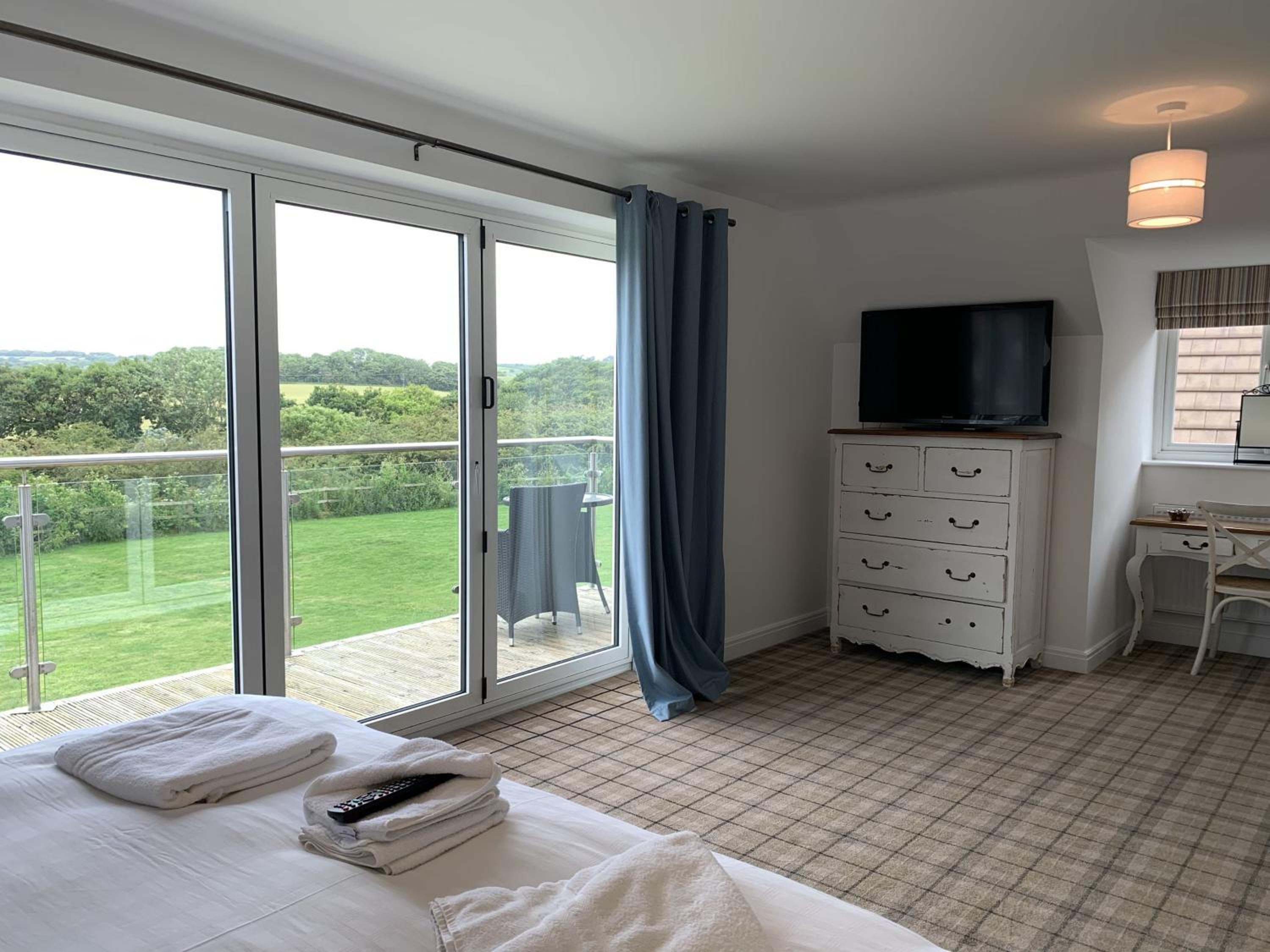 Bempton View at The Bay Filey, sleeps 10, and 2 dogs welcome for free too!