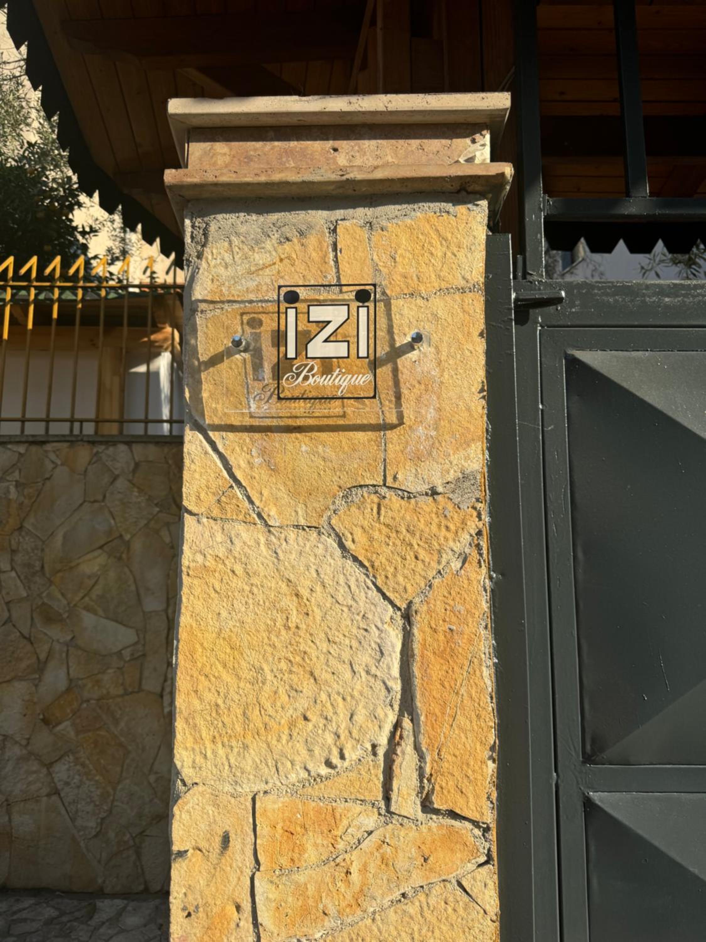 Izi Boutique